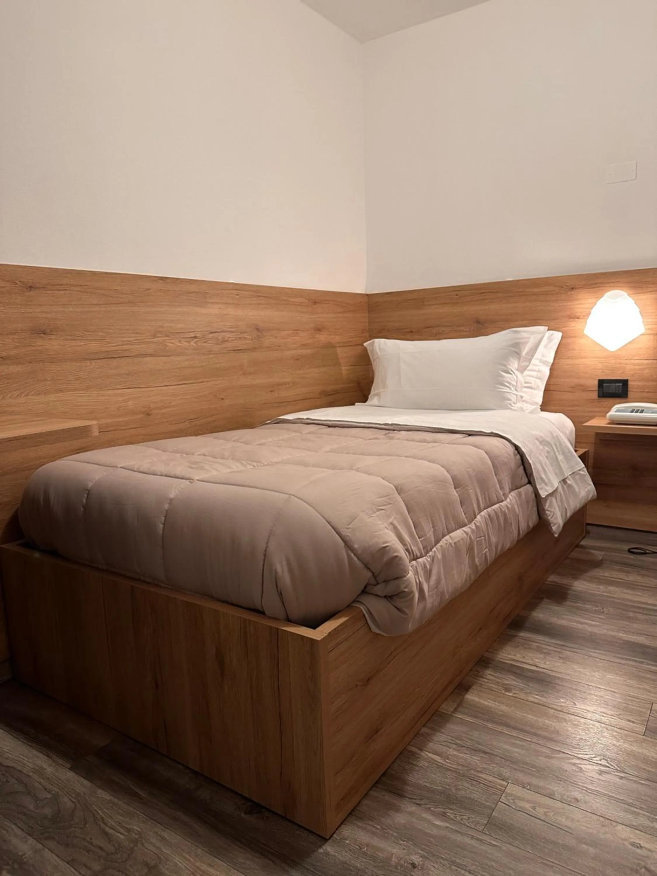 Winter, Bed in Hotel Zeni