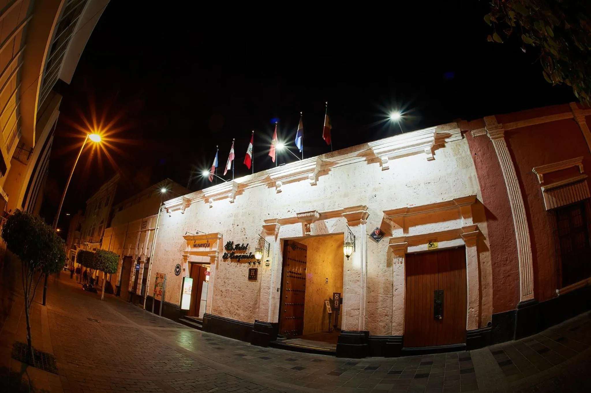 Property building in Hotel Los Tambos Colonial