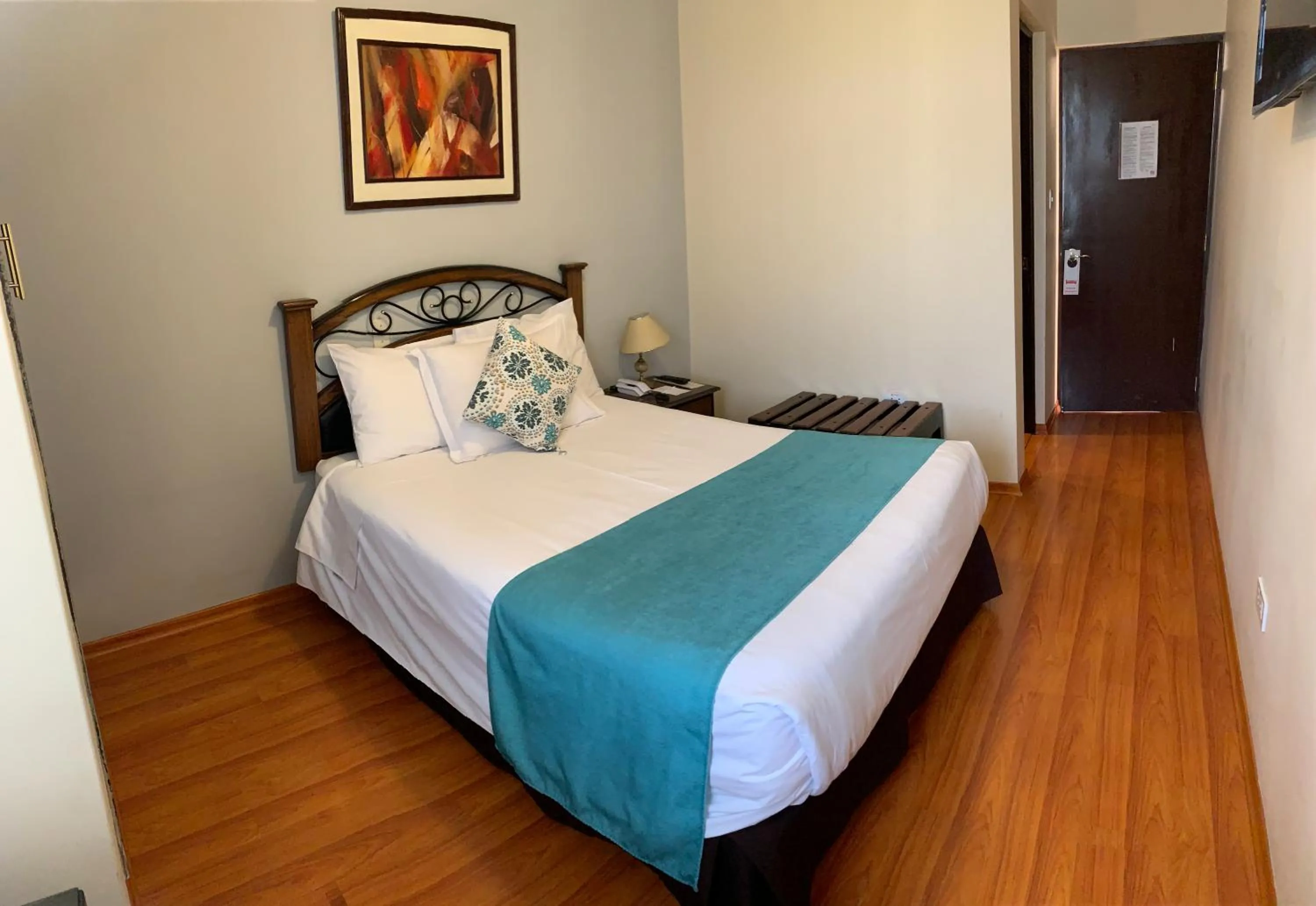 Photo of the whole room, Bed in Hotel Los Tambos Colonial