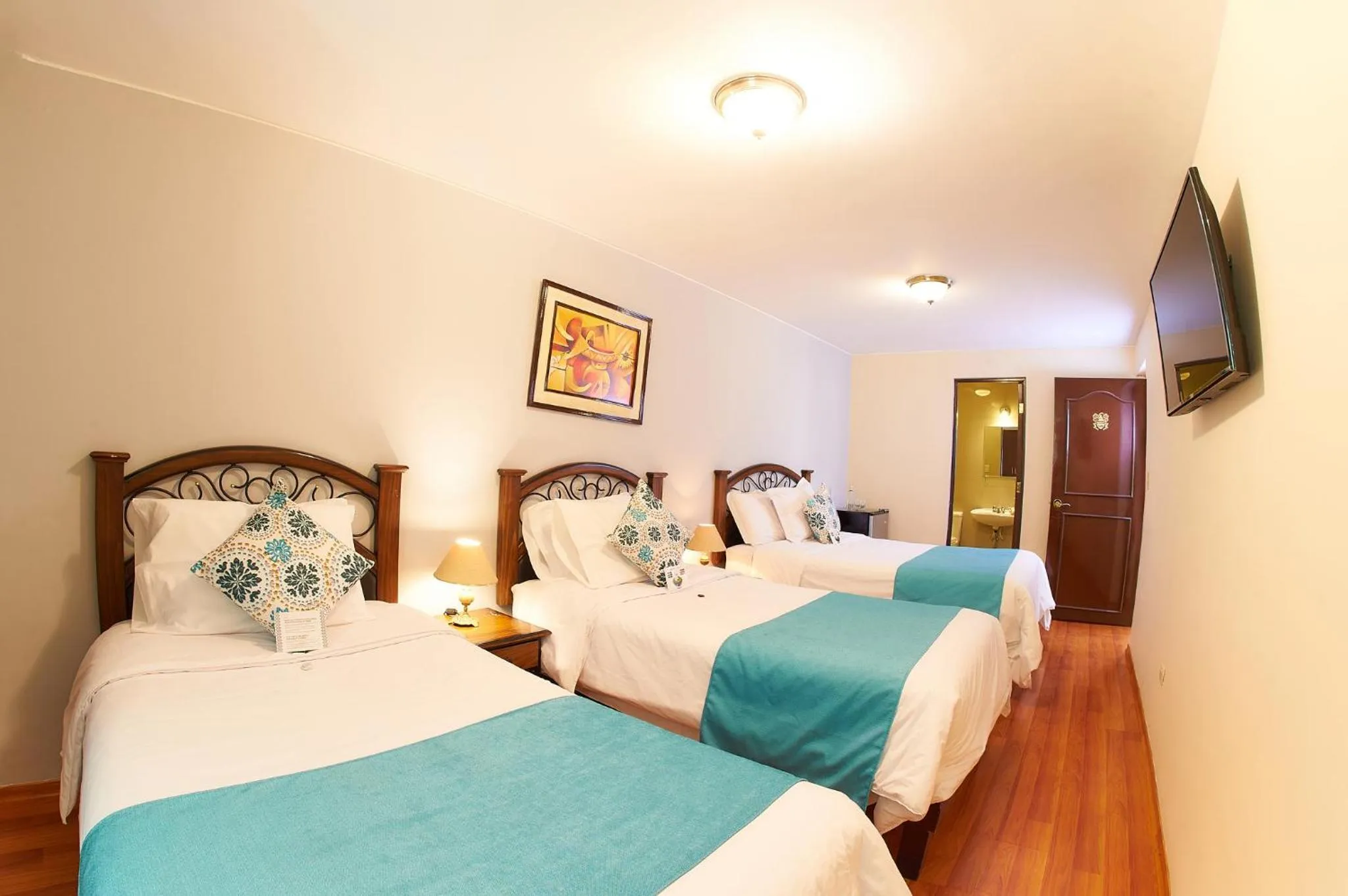 Photo of the whole room, Bed in Hotel Los Tambos Colonial