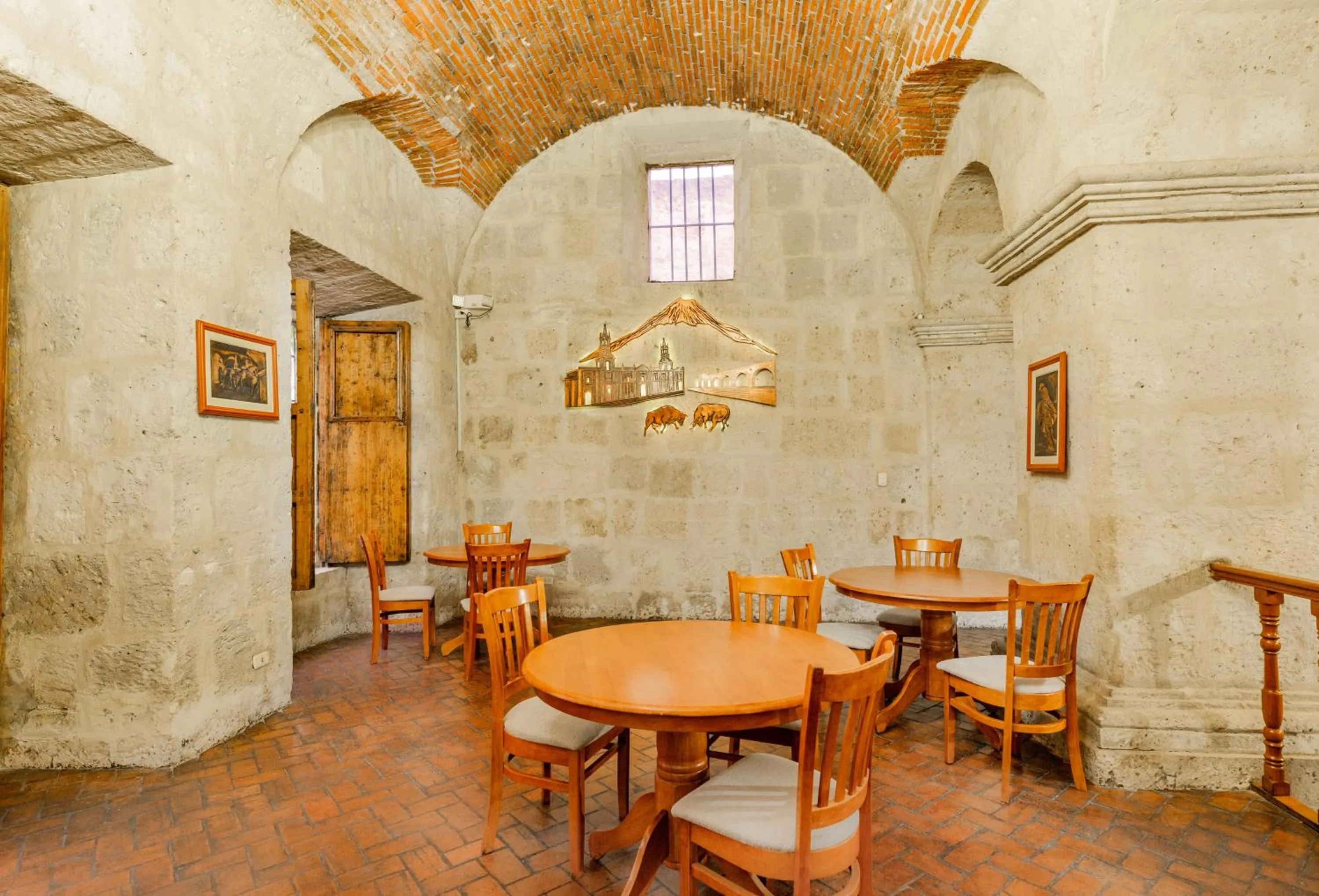 Restaurant/places to eat in Hotel Los Tambos Colonial