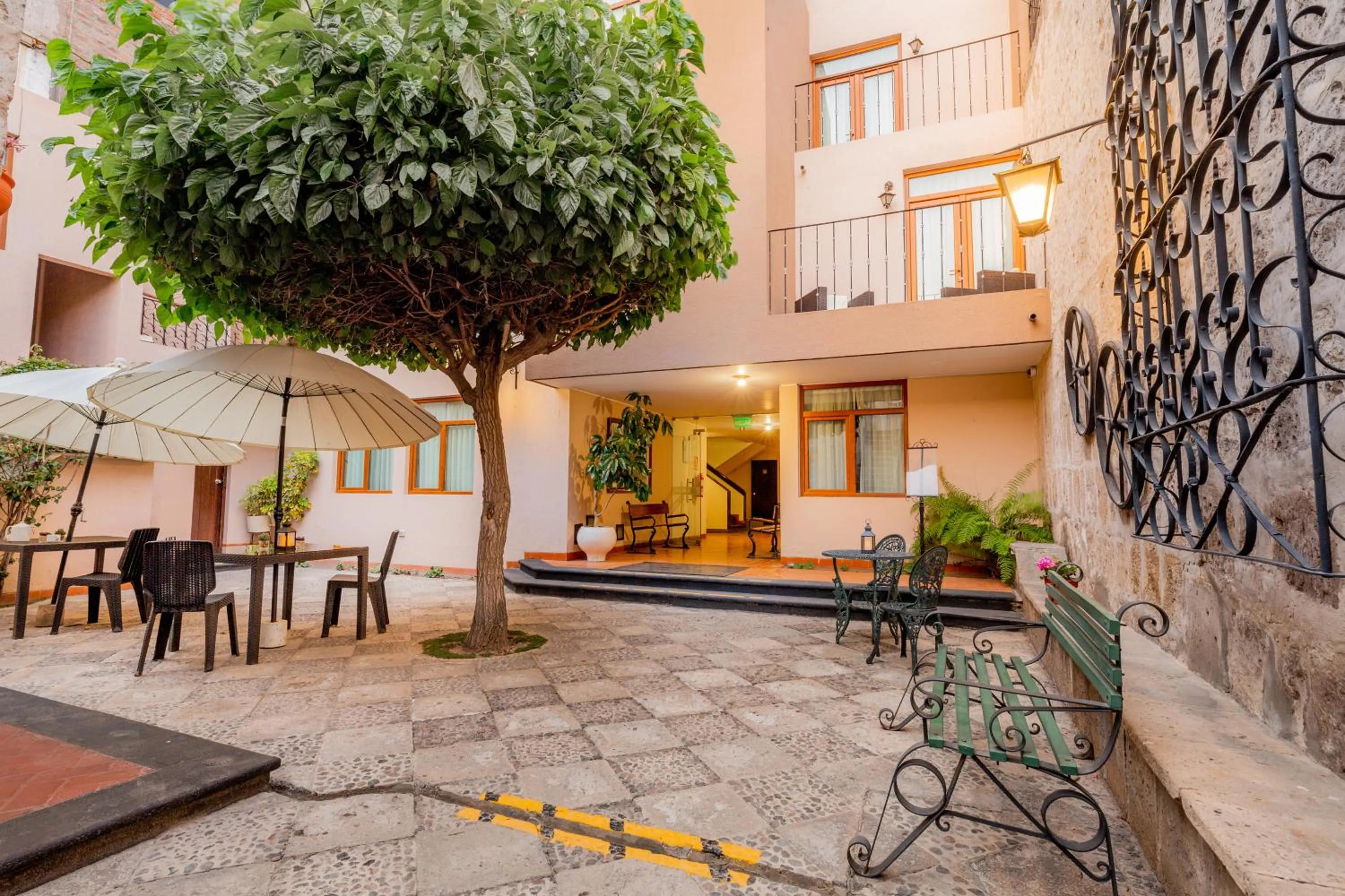 Patio in Hotel Los Tambos Colonial