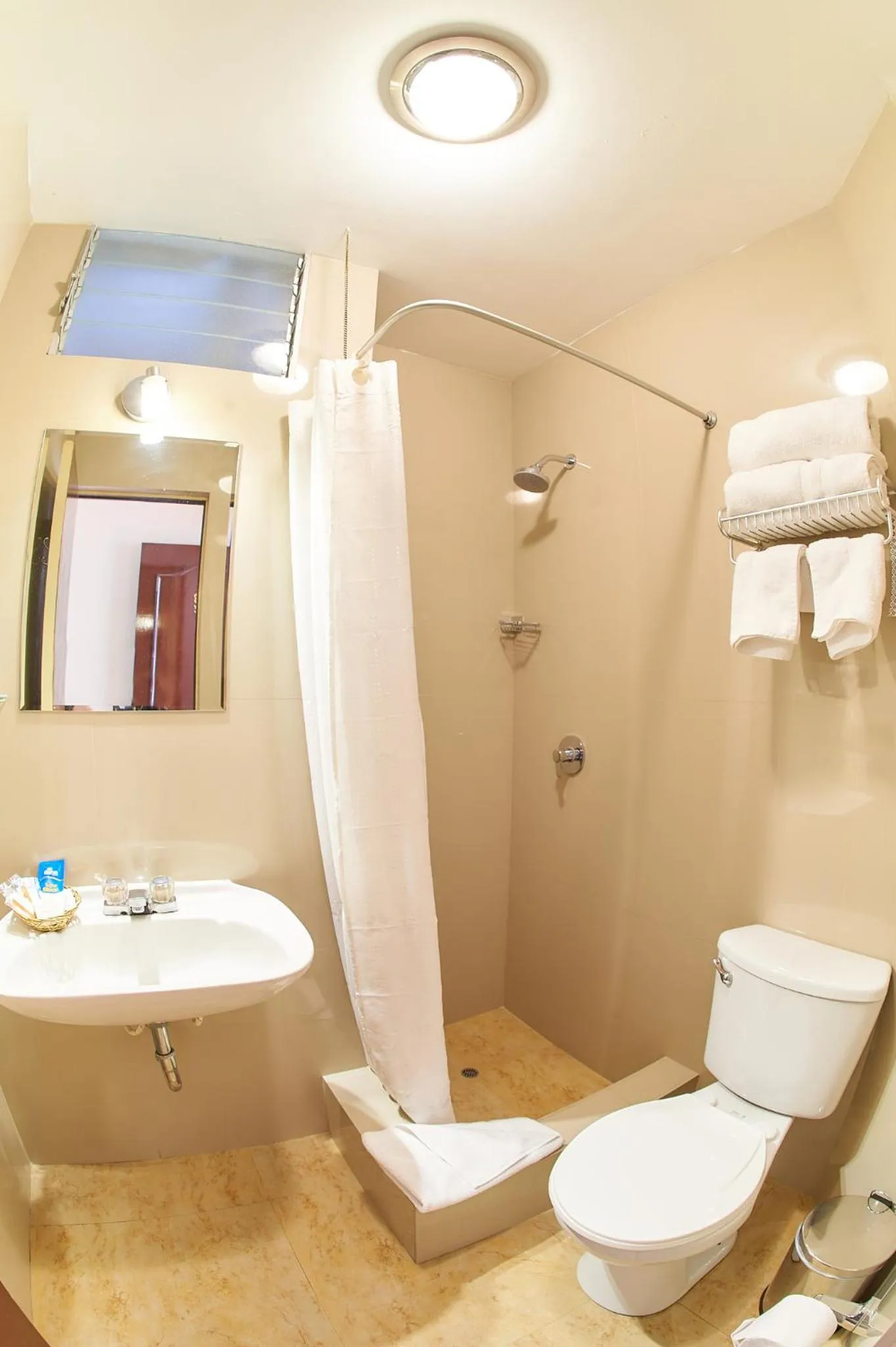 Bathroom in Hotel Los Tambos Colonial