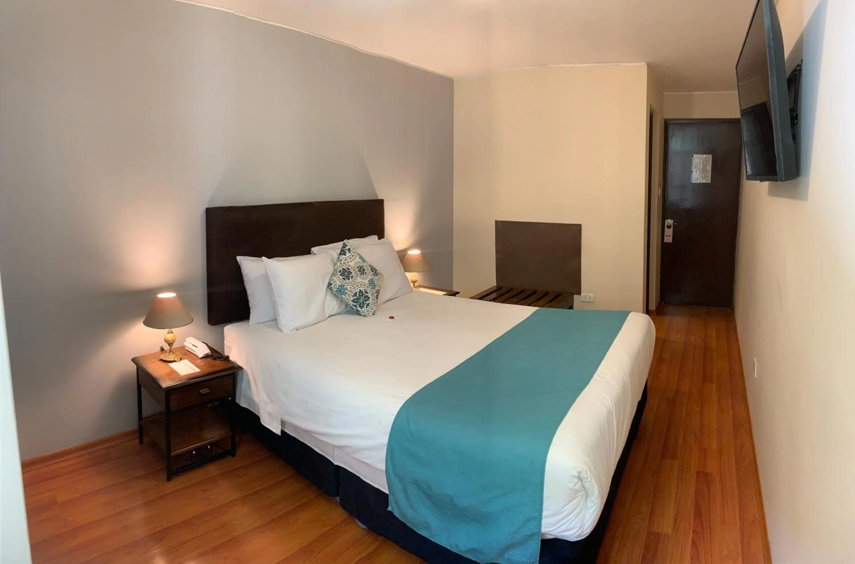 Photo of the whole room, Bed in Hotel Los Tambos Colonial