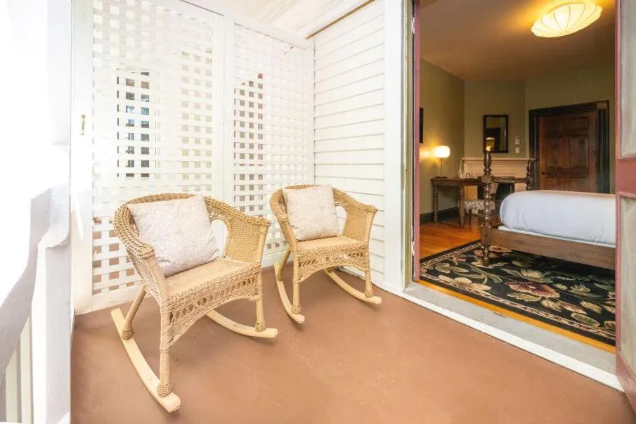 Balcony/Terrace, Bed in The Constance by The Lenox Collection