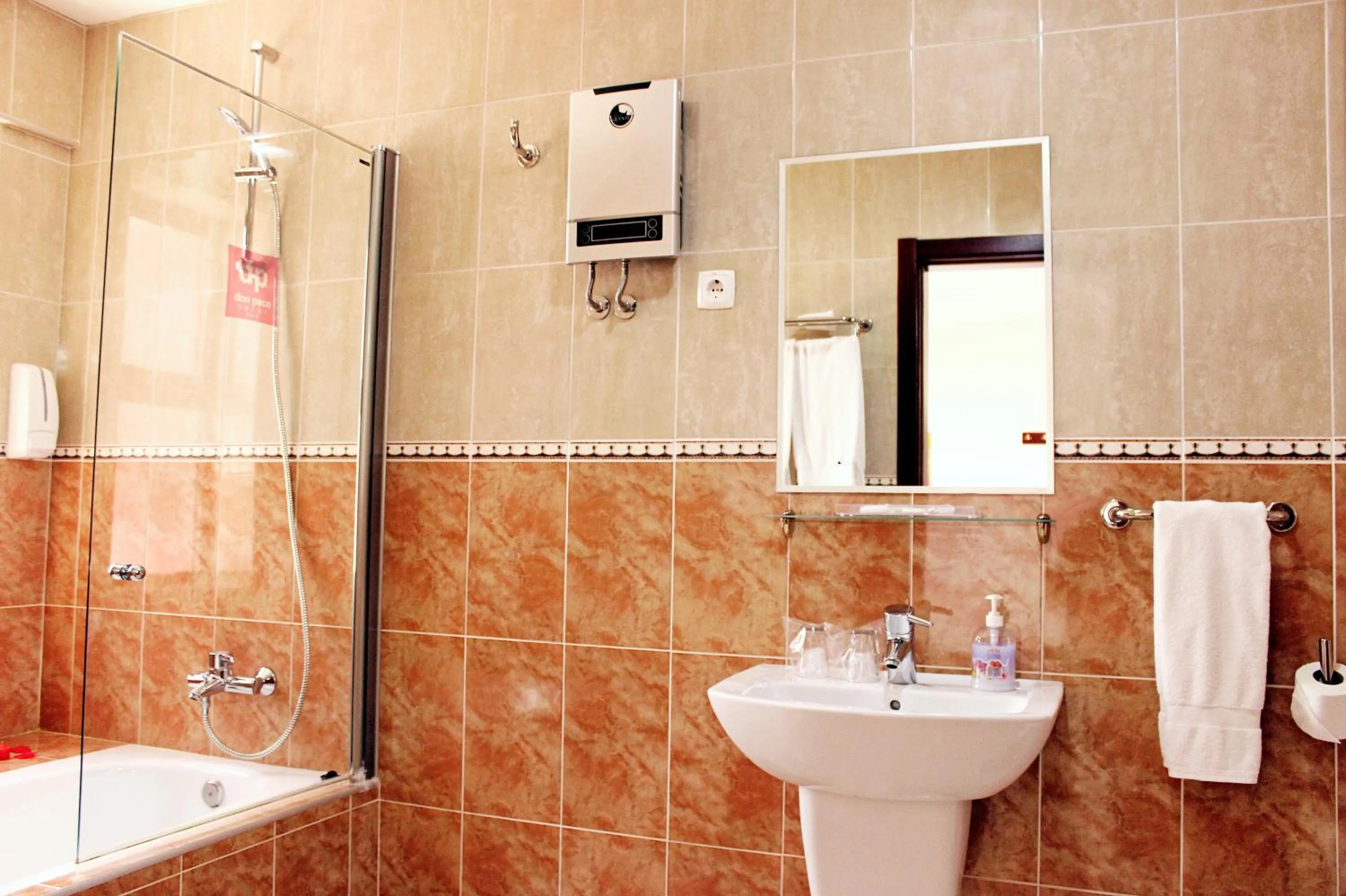 Bathroom in Hotel LIVVO Don Paco