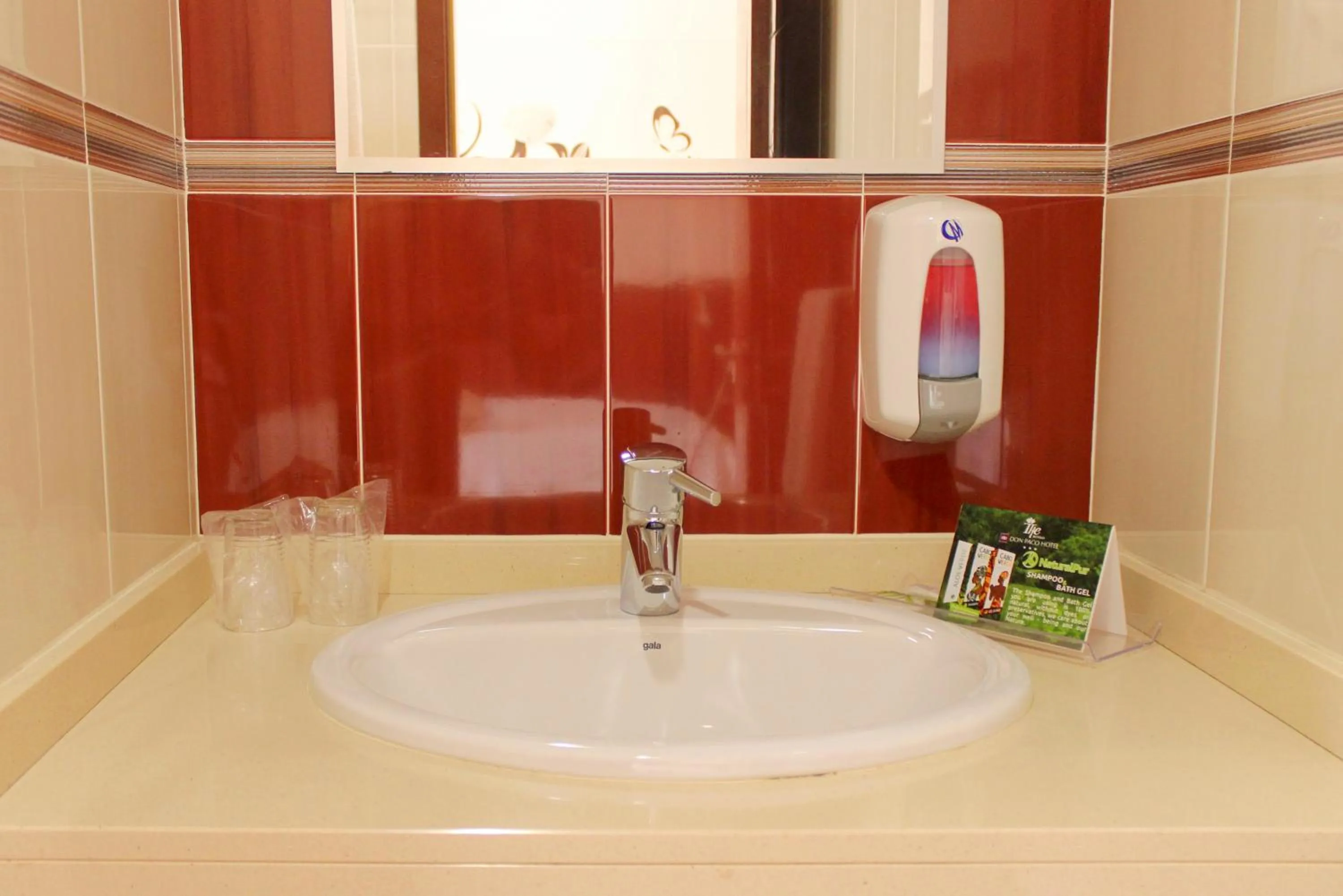 Bathroom in Hotel LIVVO Don Paco