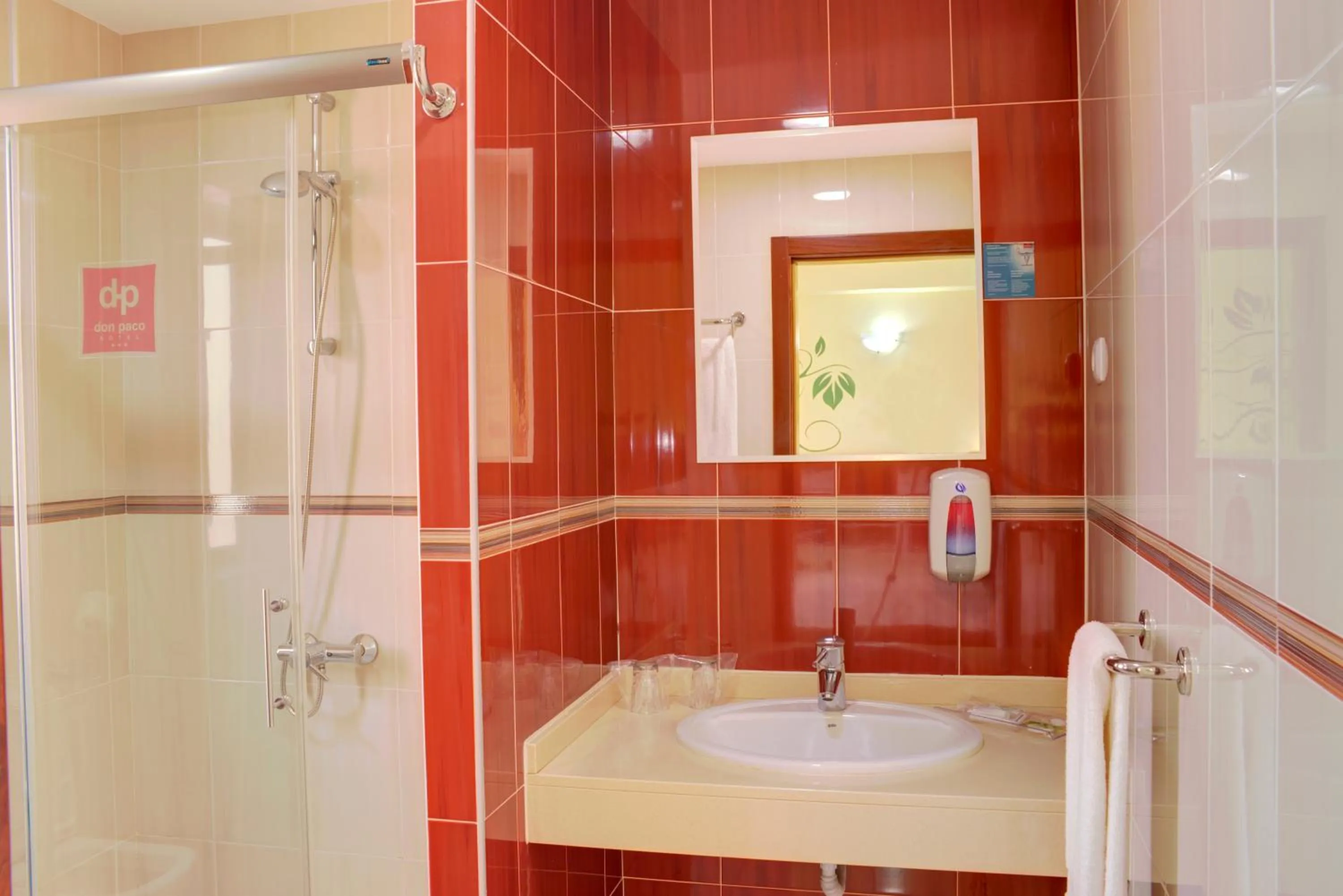 Bathroom in Hotel LIVVO Don Paco