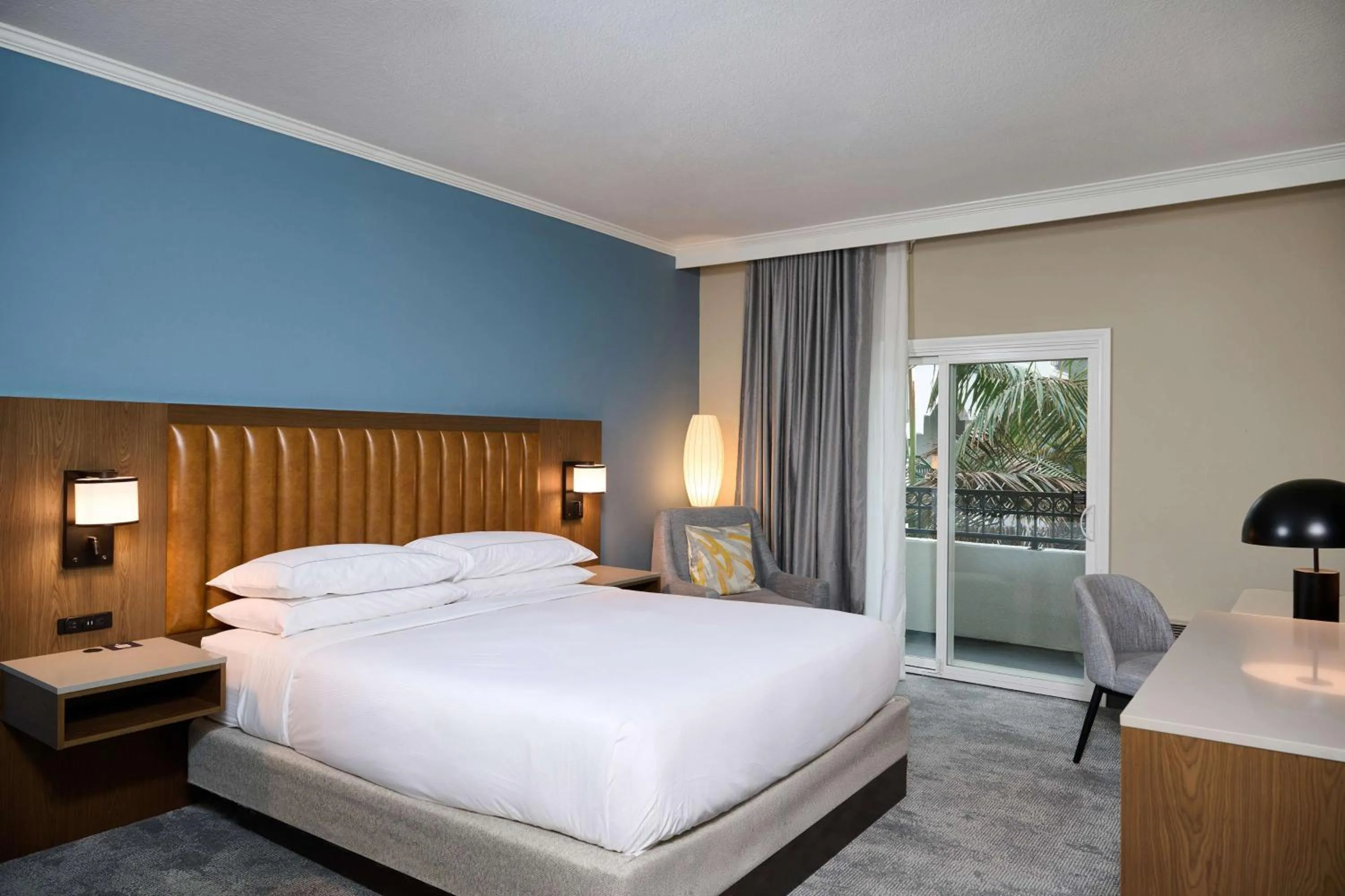 Bed in DoubleTree by Hilton Chatsworth