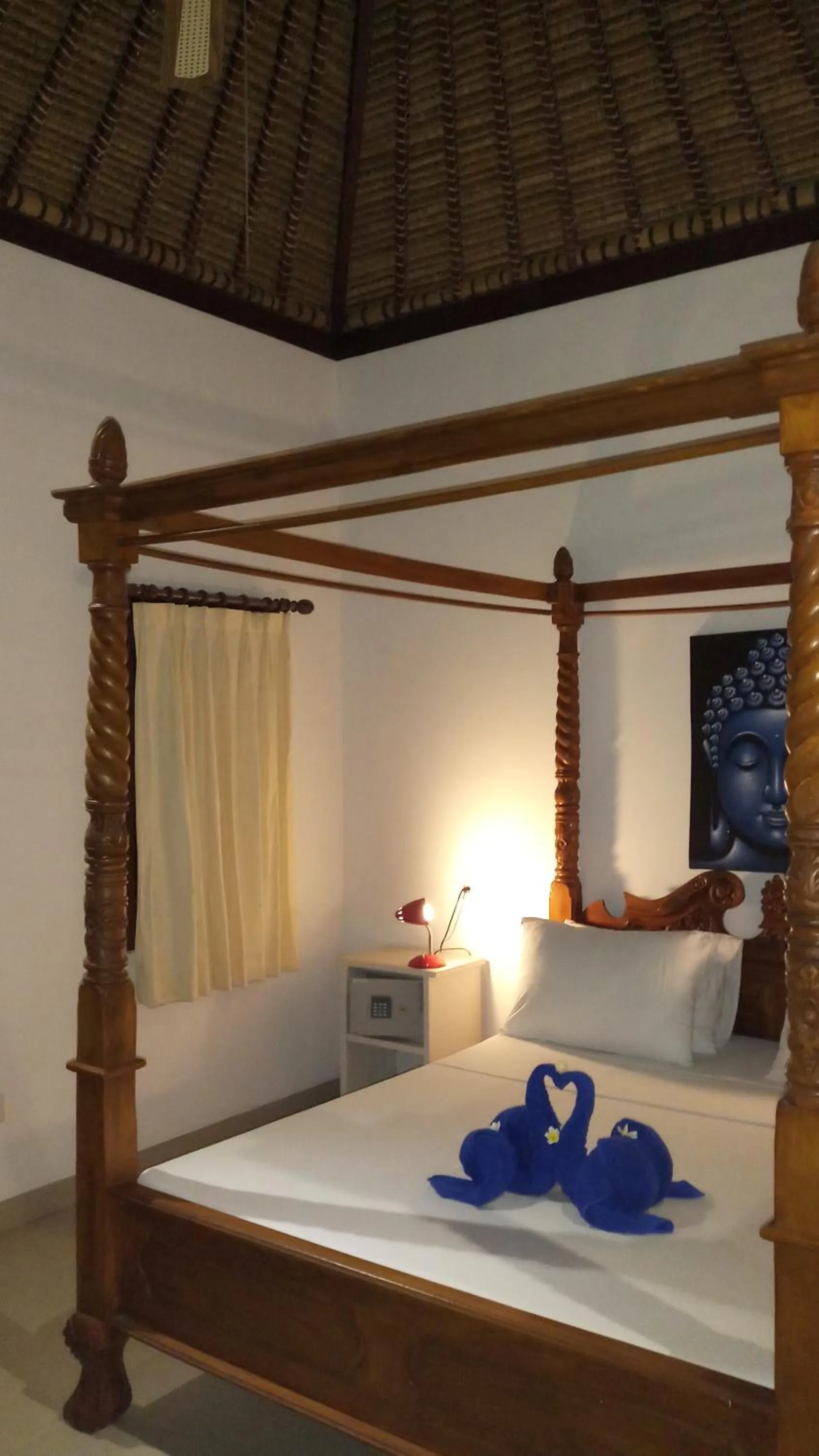Bed in Jemeluk Beach Bungalows