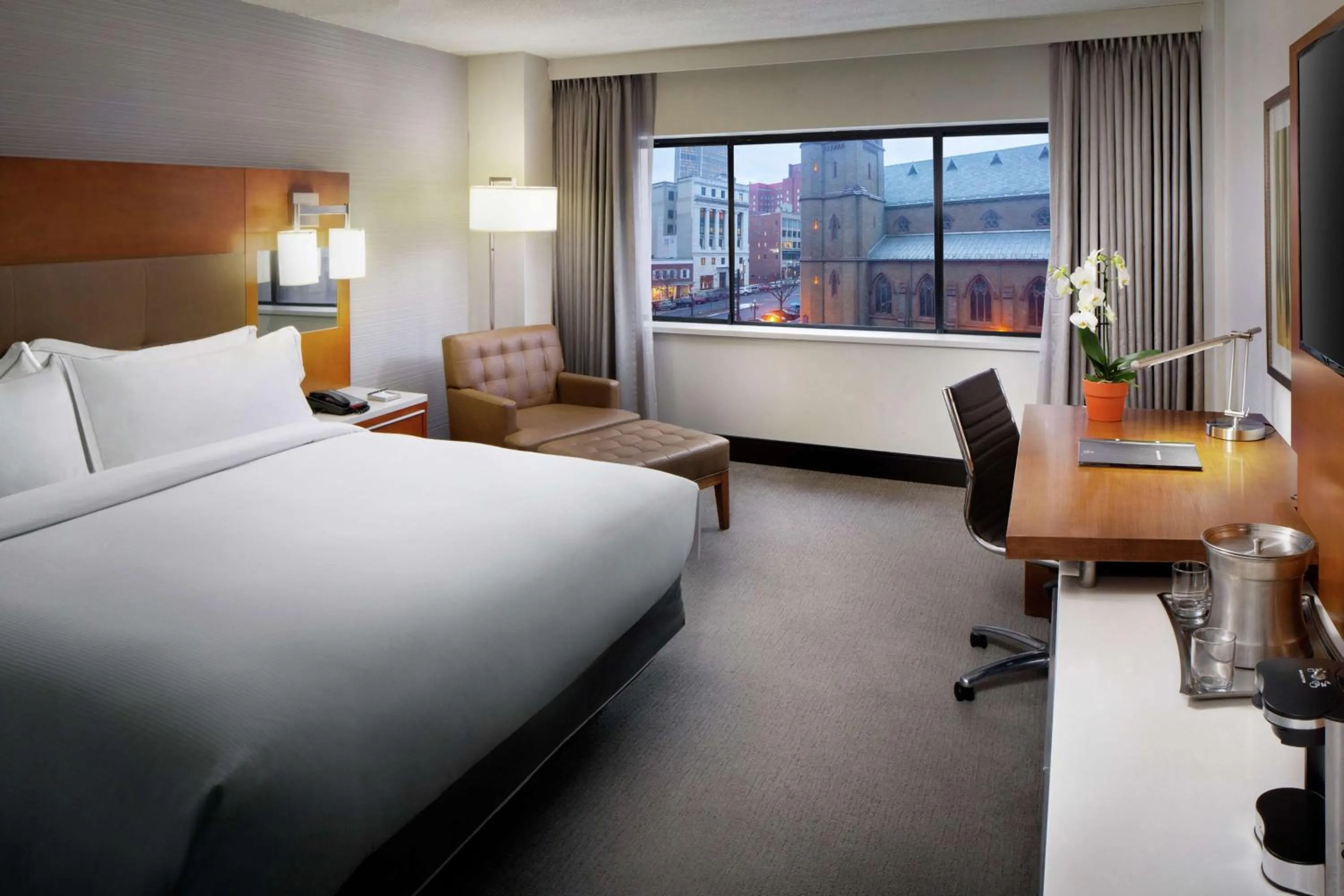Bedroom, Bed in Hilton Albany