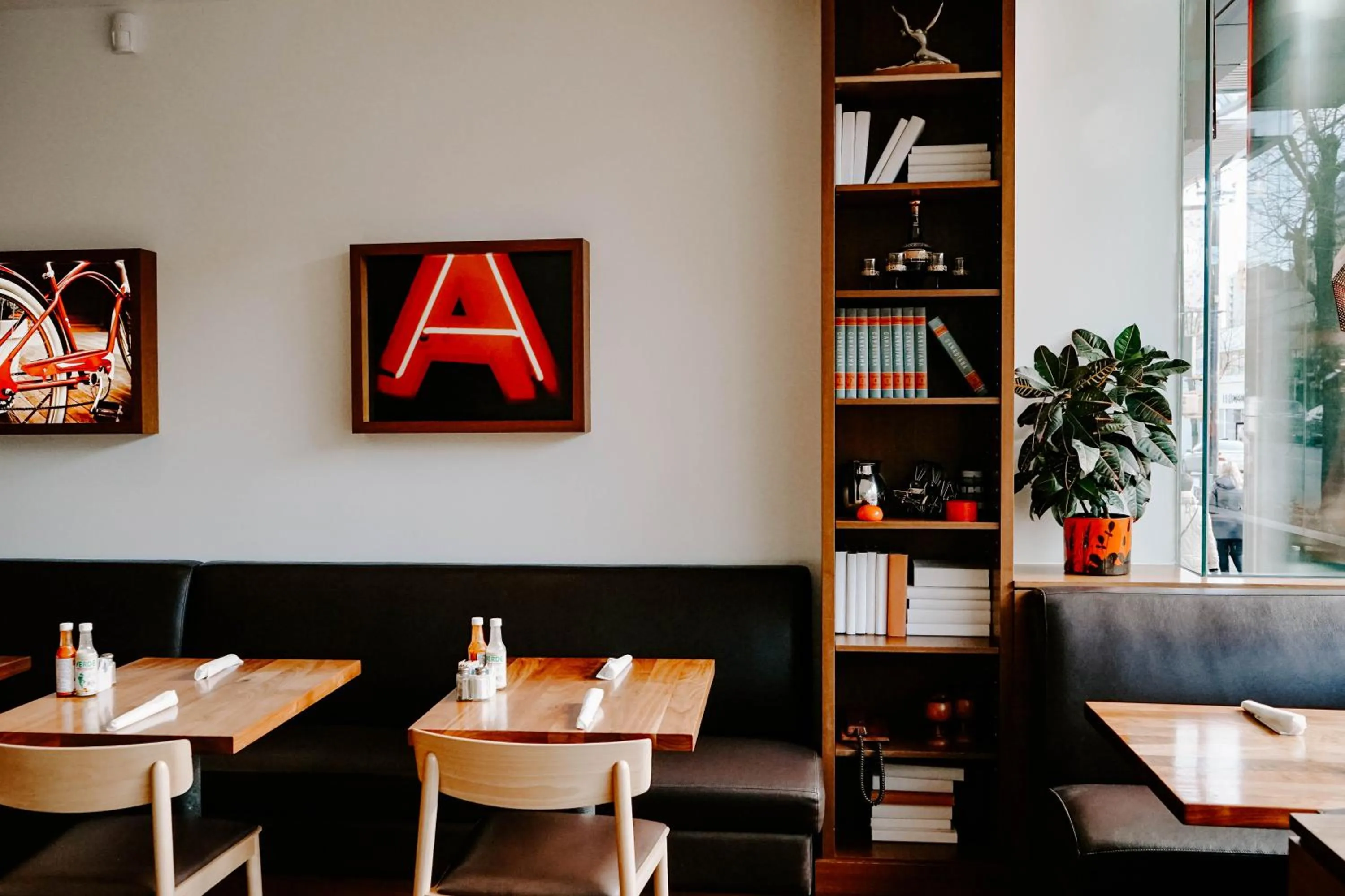 Restaurant/places to eat in Blue Horizon Hotel