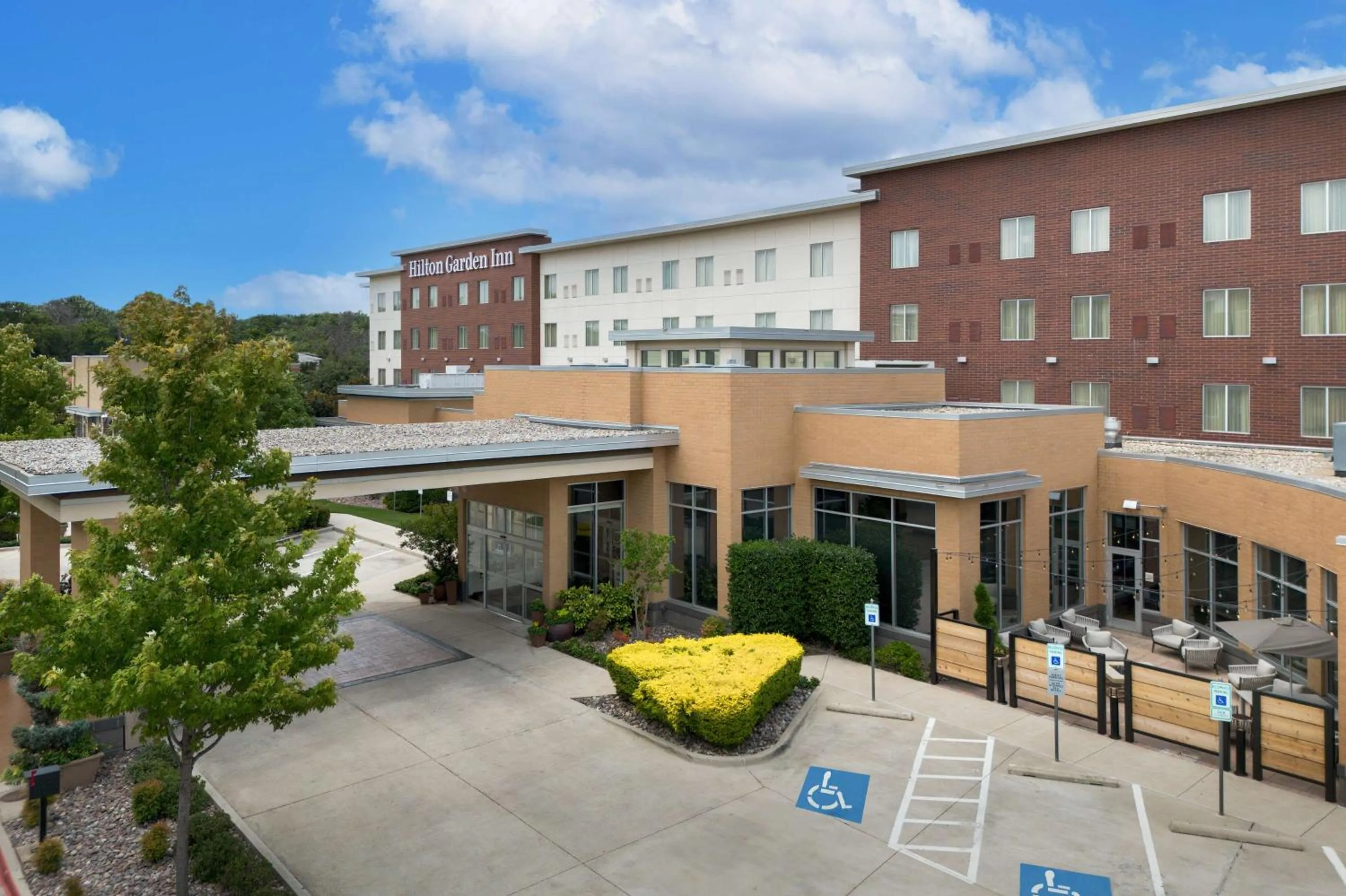 Property building in Hilton Garden Inn Fort Worth Medical Center