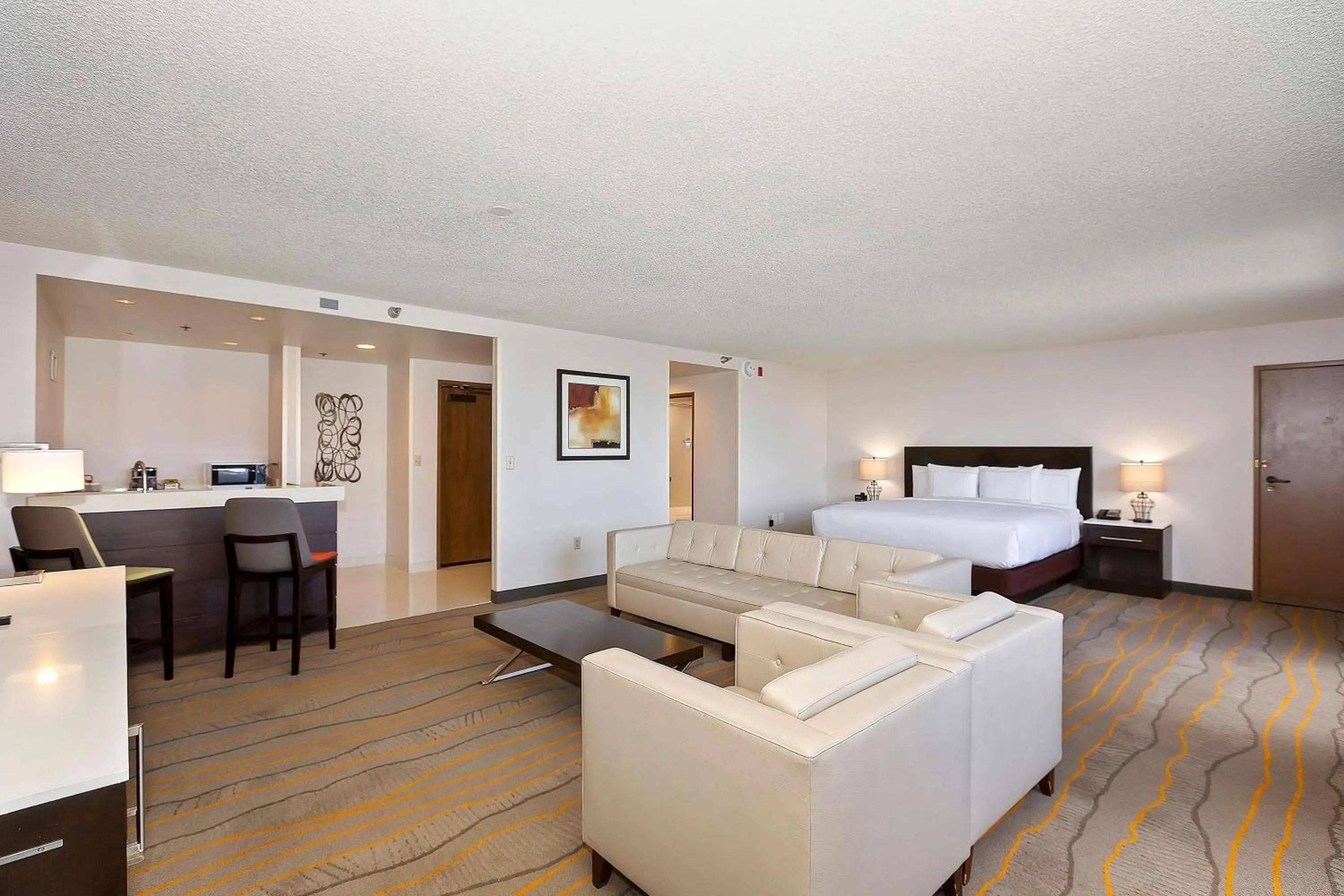 Living room, Bed in Doubletree by Hilton Whittier