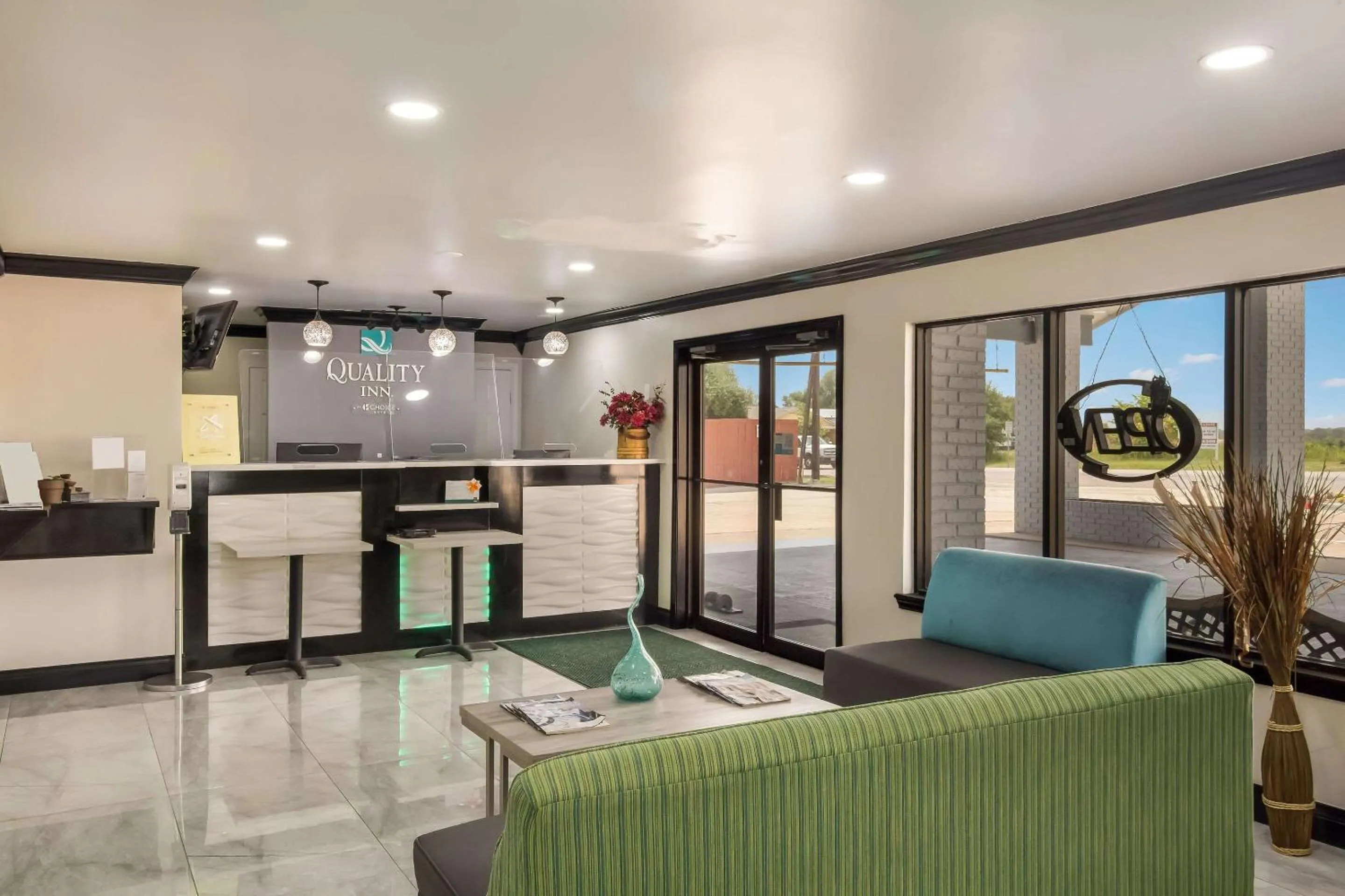 Lobby or reception in Quality Inn Madisonville