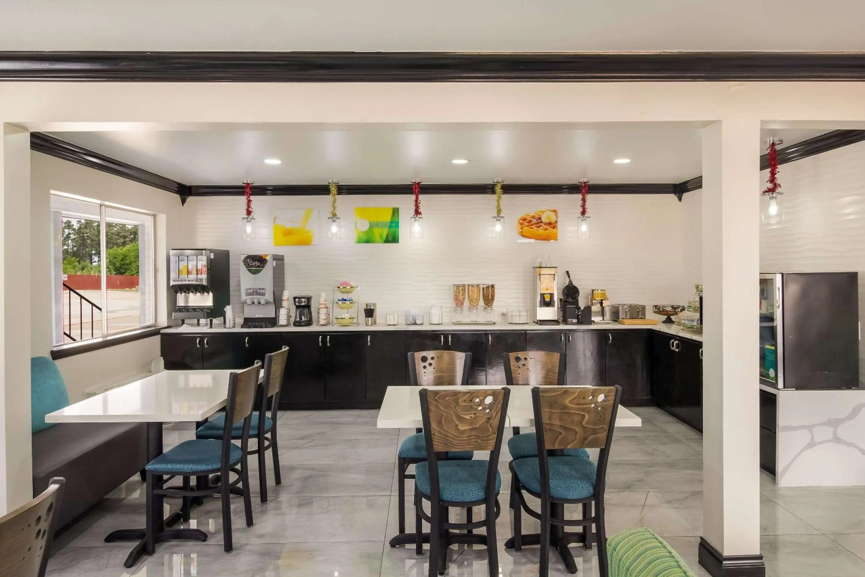 Breakfast in Quality Inn Madisonville