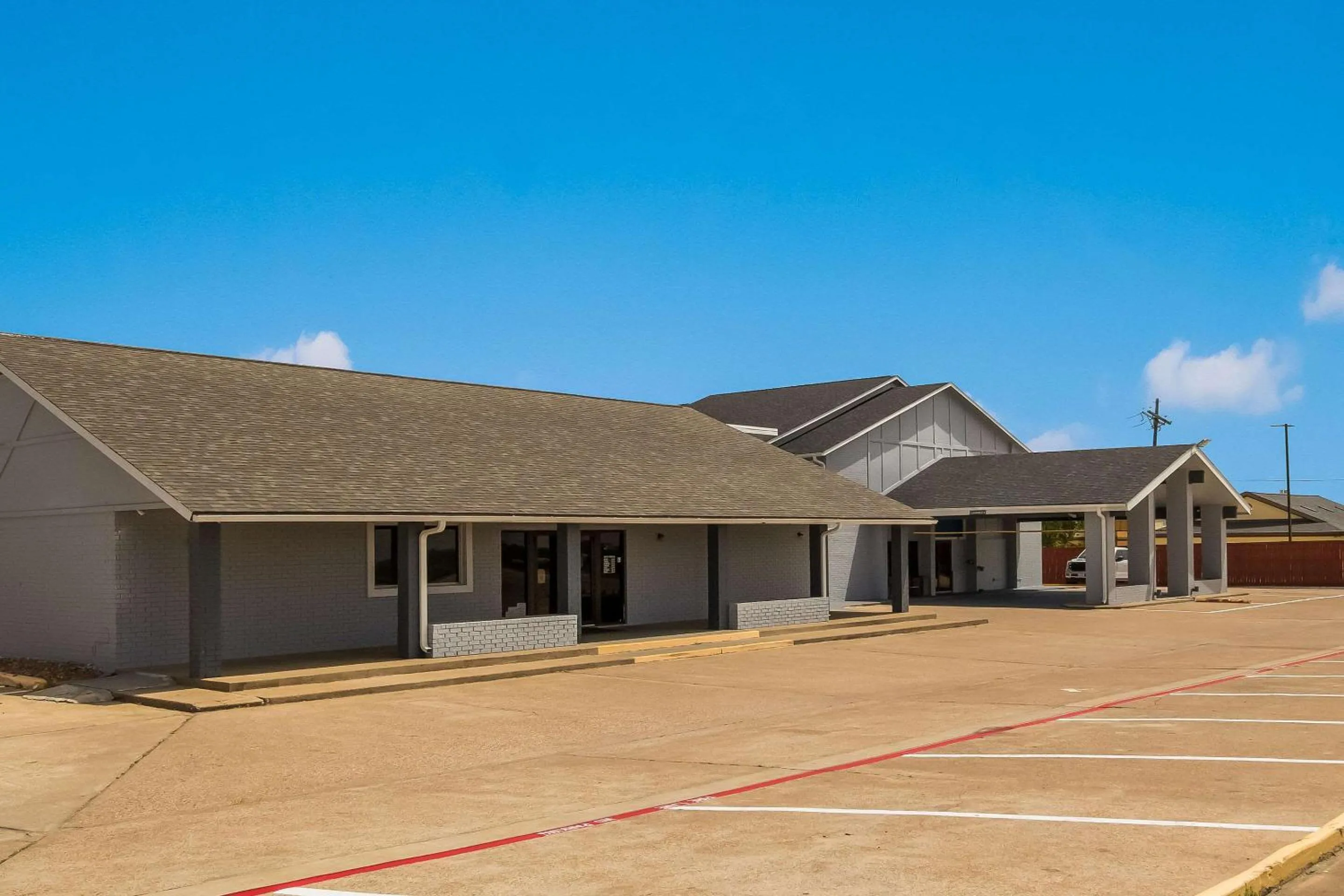 Property building in Quality Inn Madisonville