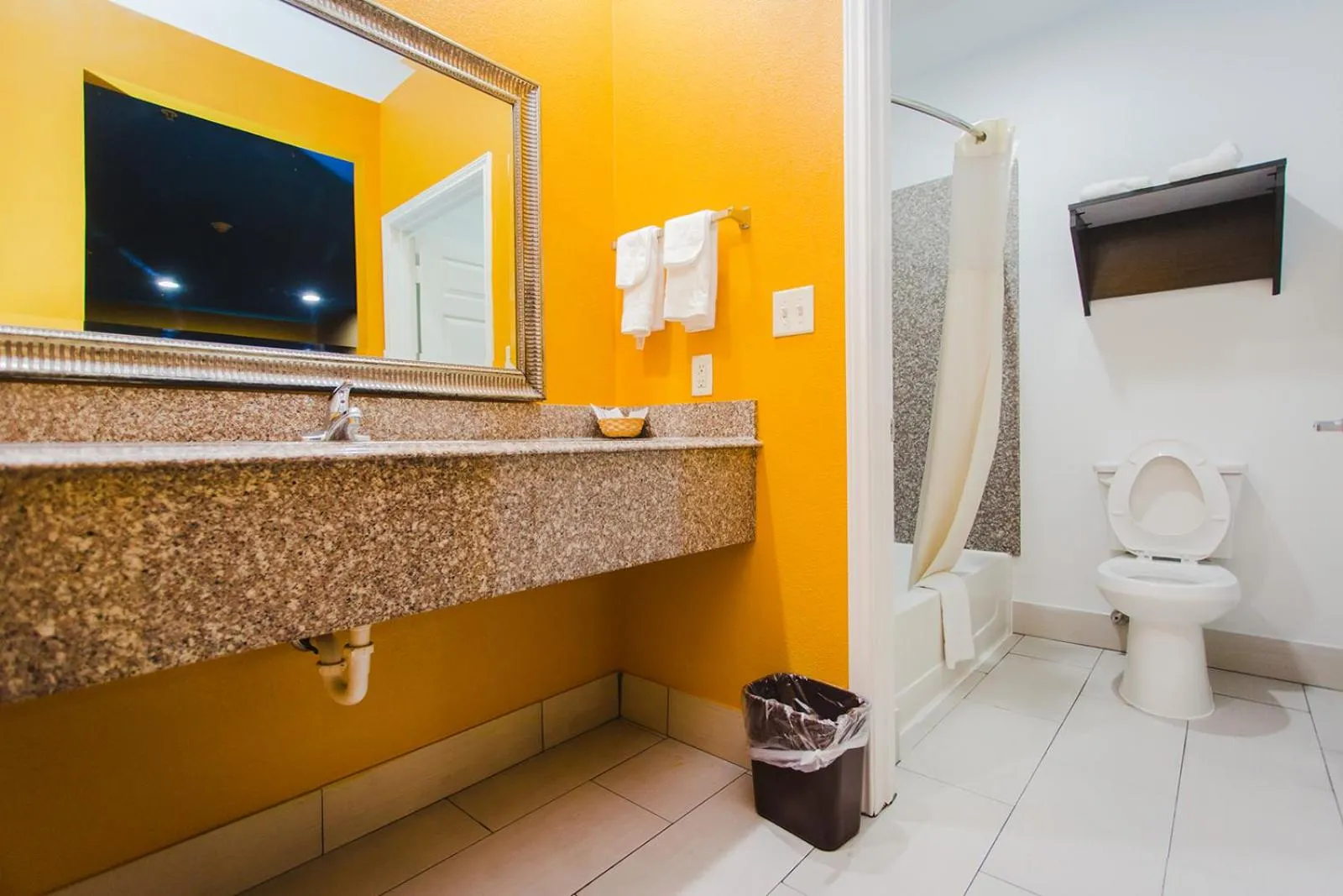 Bathroom in Moonlight Suites - Houston/George Bush Int'l Airport