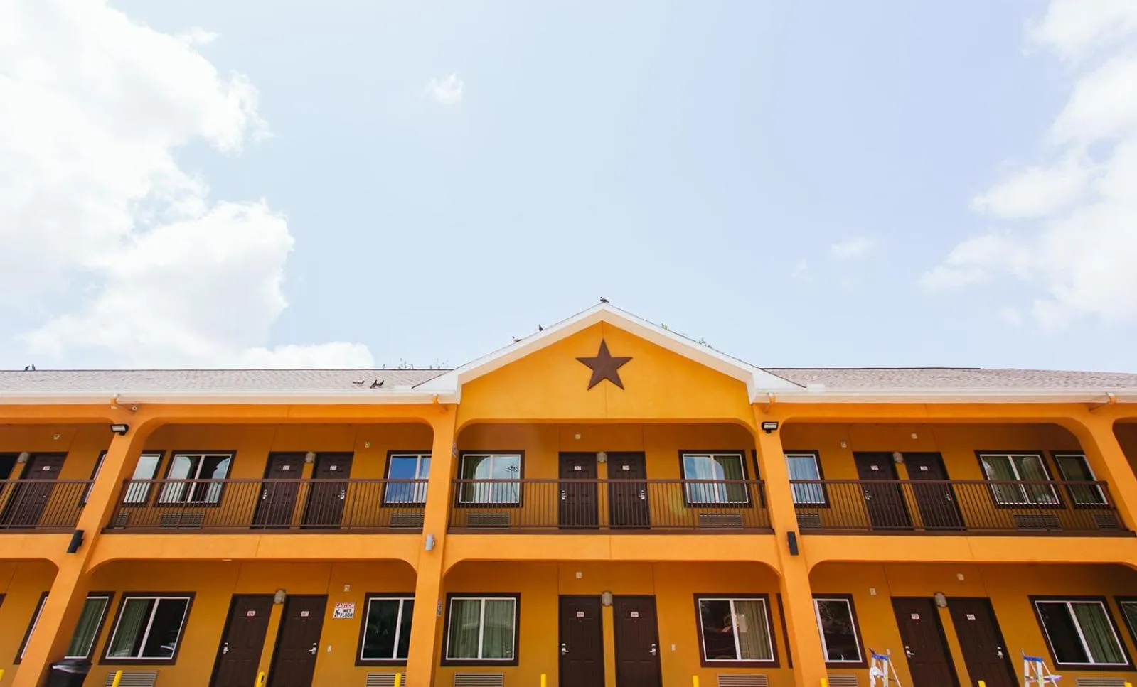 Property building in Moonlight Suites - Houston/George Bush Int'l Airport