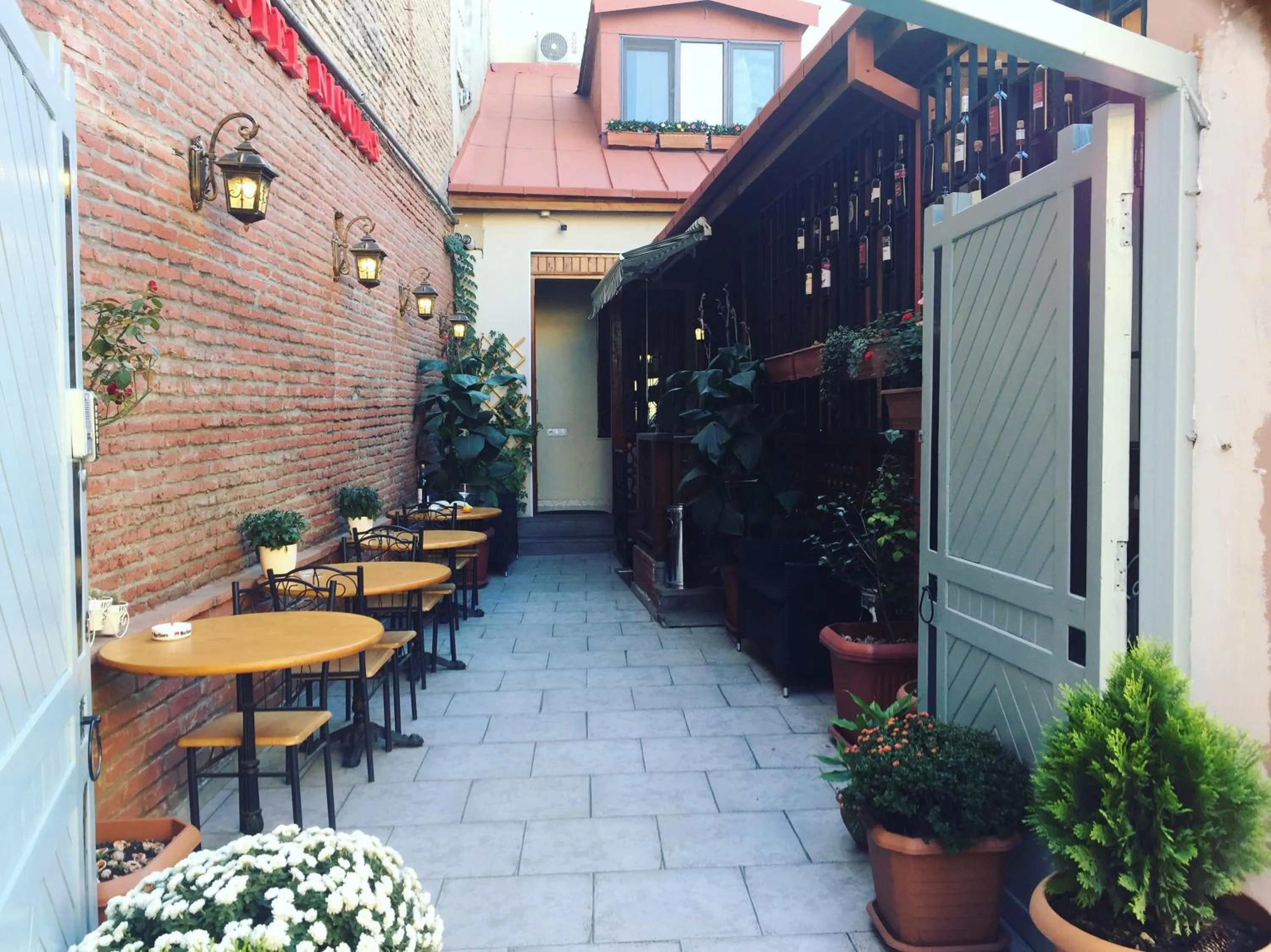 Facade/entrance in Hotel Nicolas