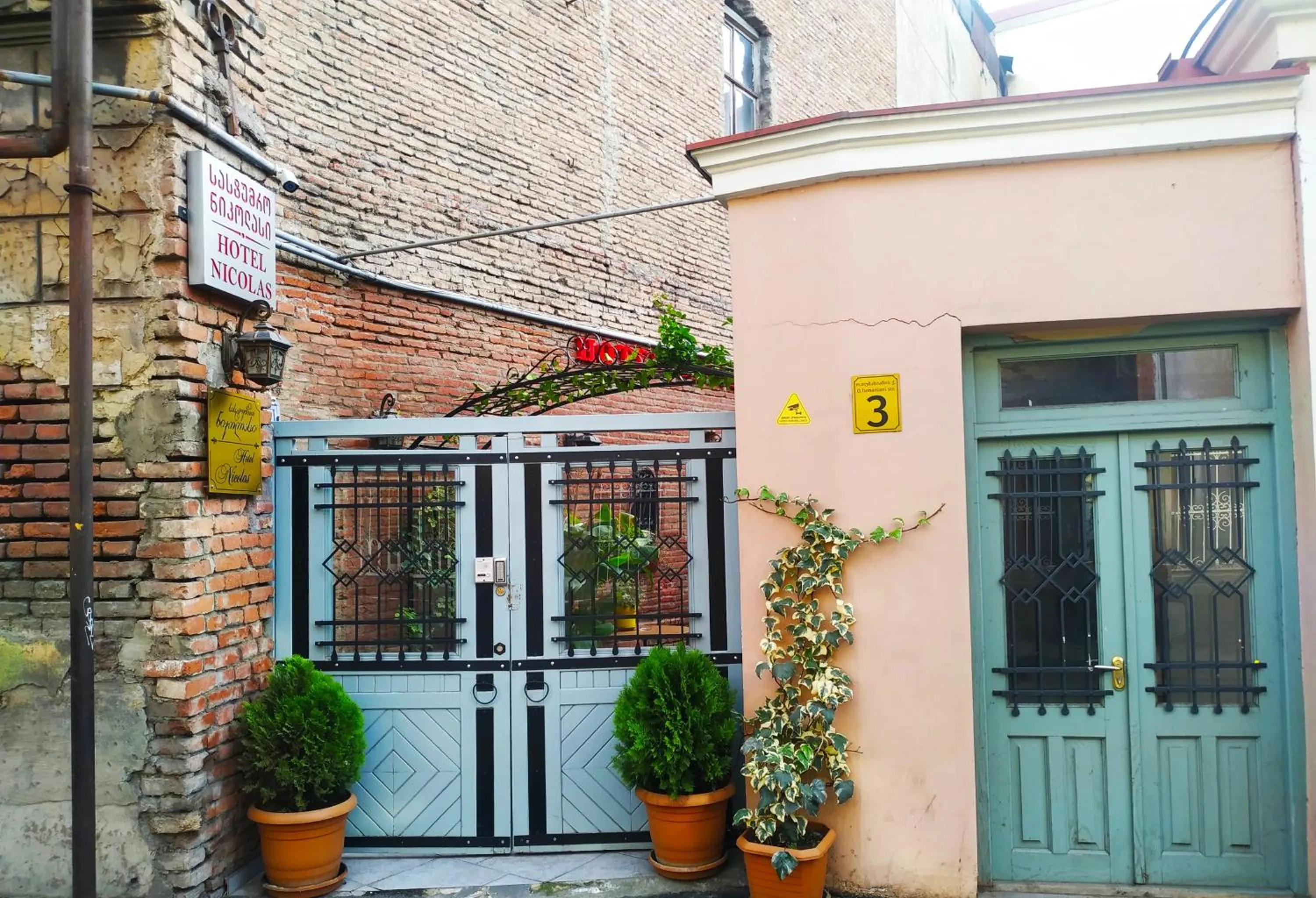 Facade/entrance in Hotel Nicolas