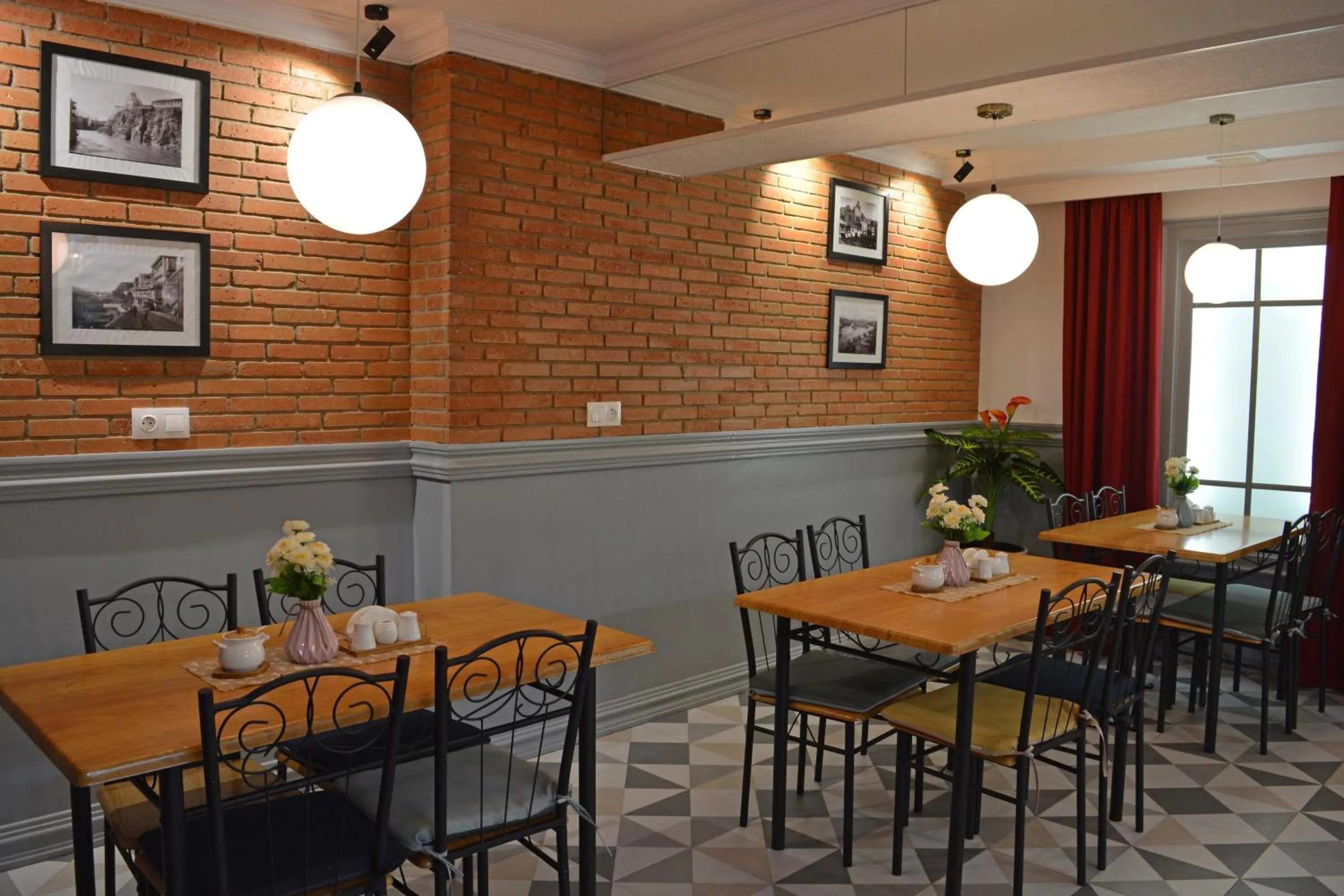 Restaurant/places to eat in Hotel Nicolas