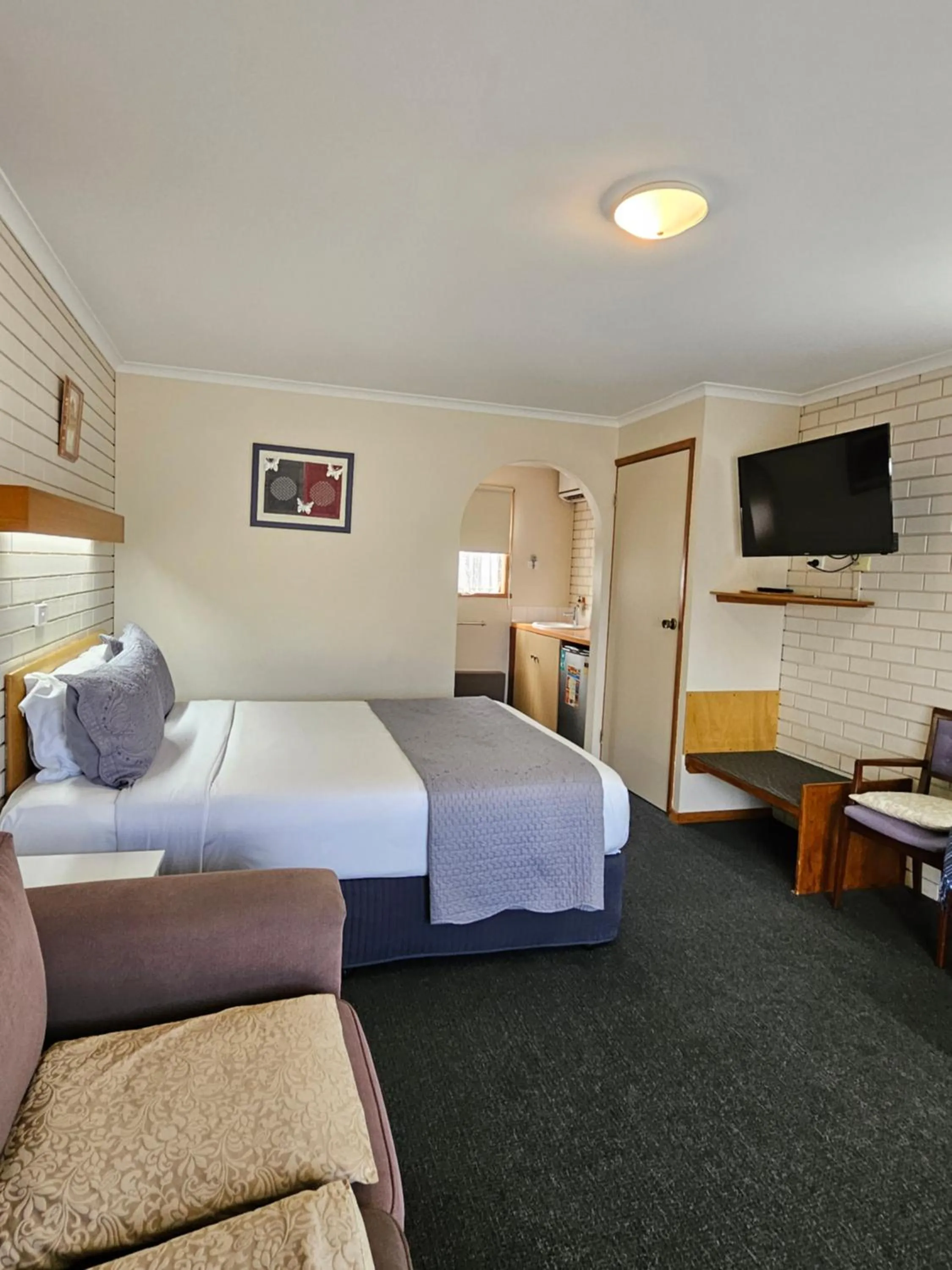 Bed in Alfred Motor Inn