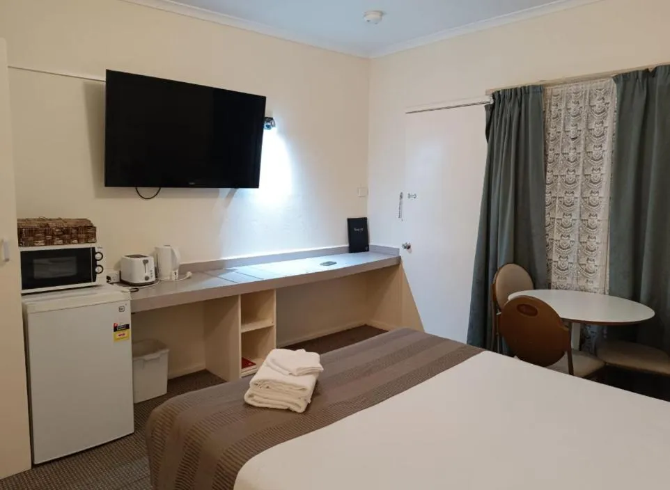 Lazy River Motor Inn