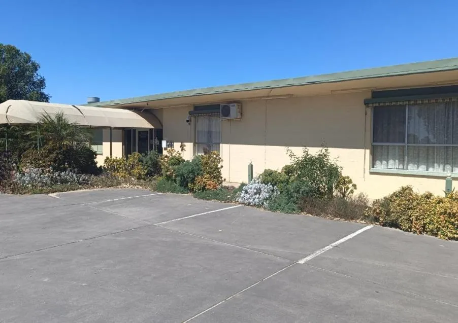 Lazy River Motor Inn