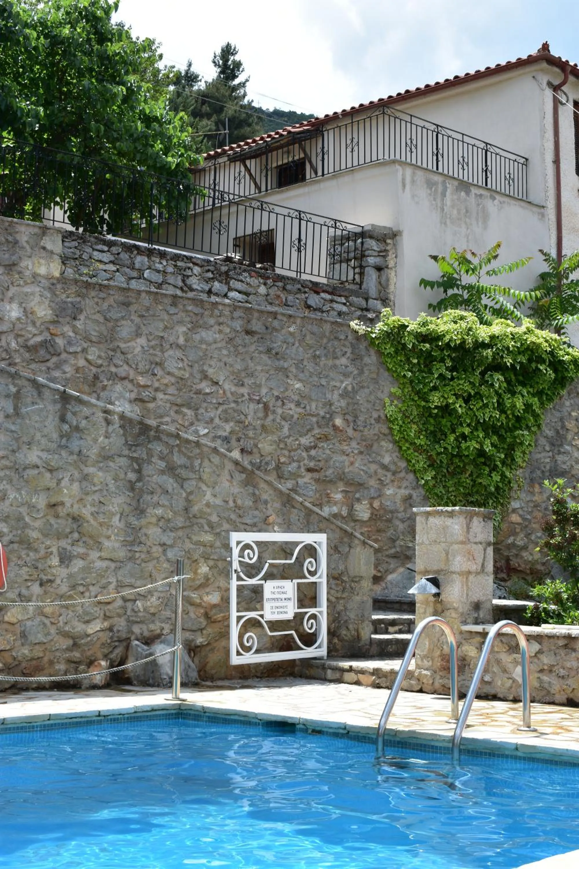 Kyriaki Guesthouse & Suites