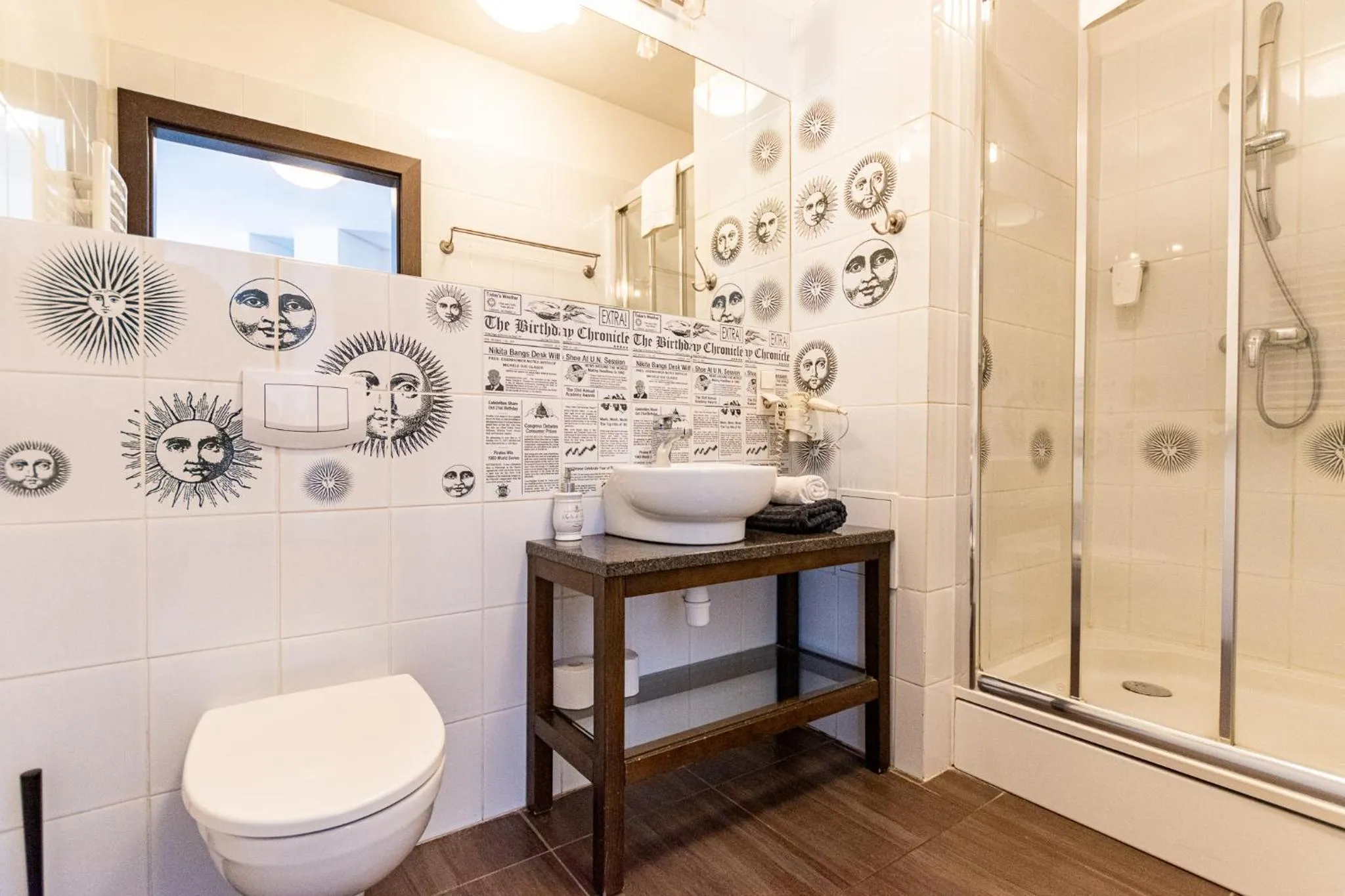 Shower in Hotel Willowa