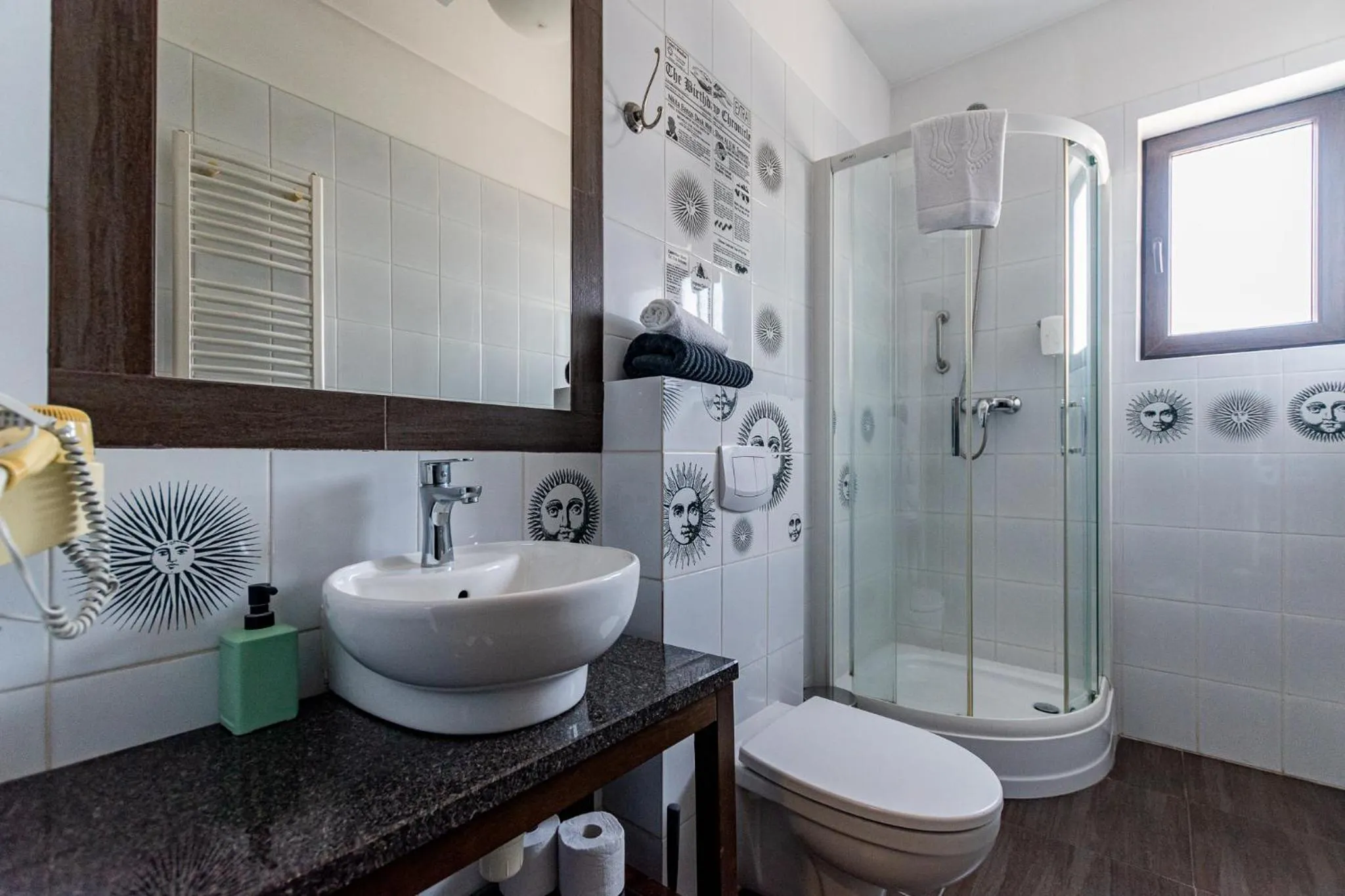 Shower in Hotel Willowa