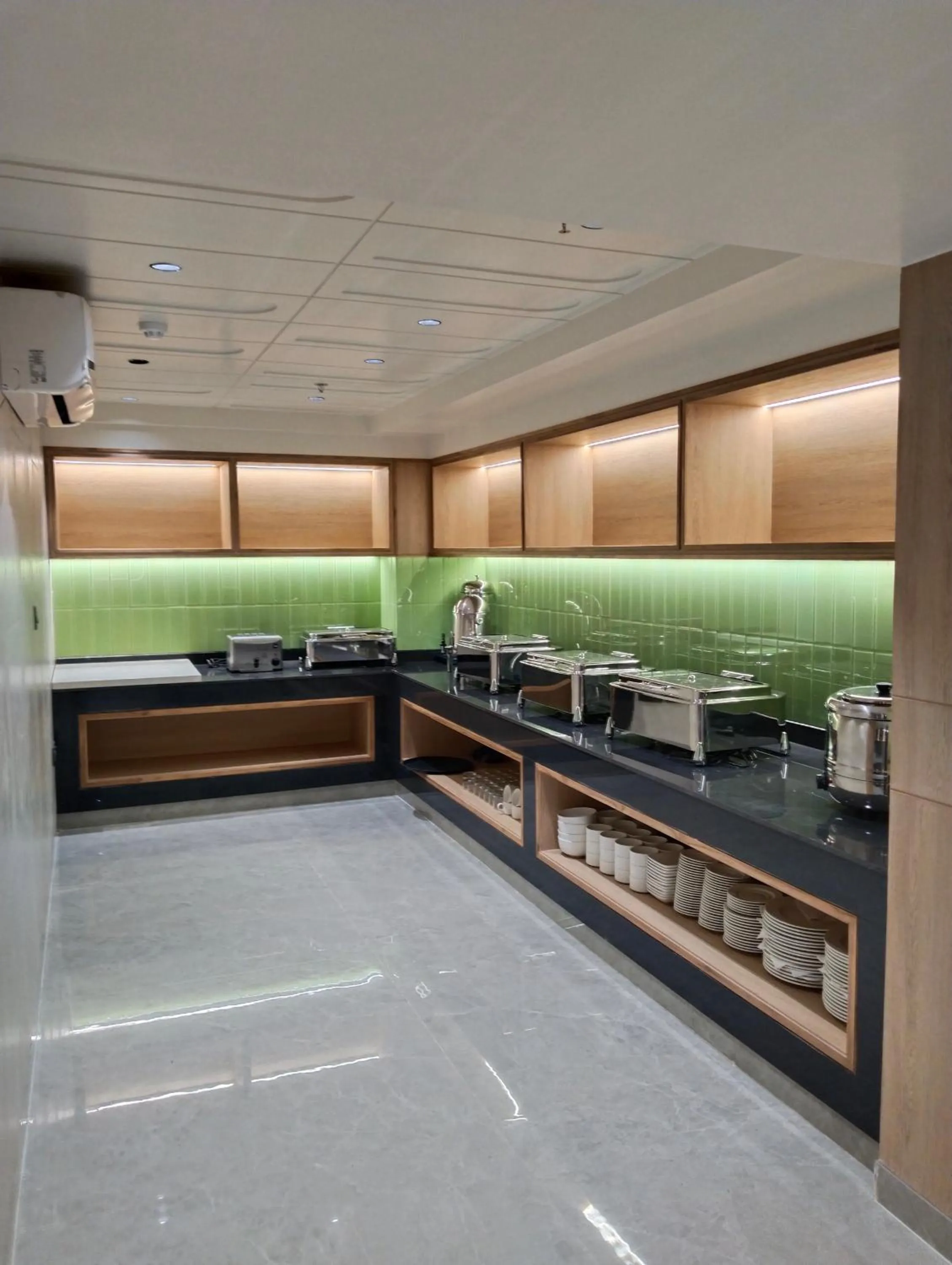 Buffet breakfast in Crystal Inn