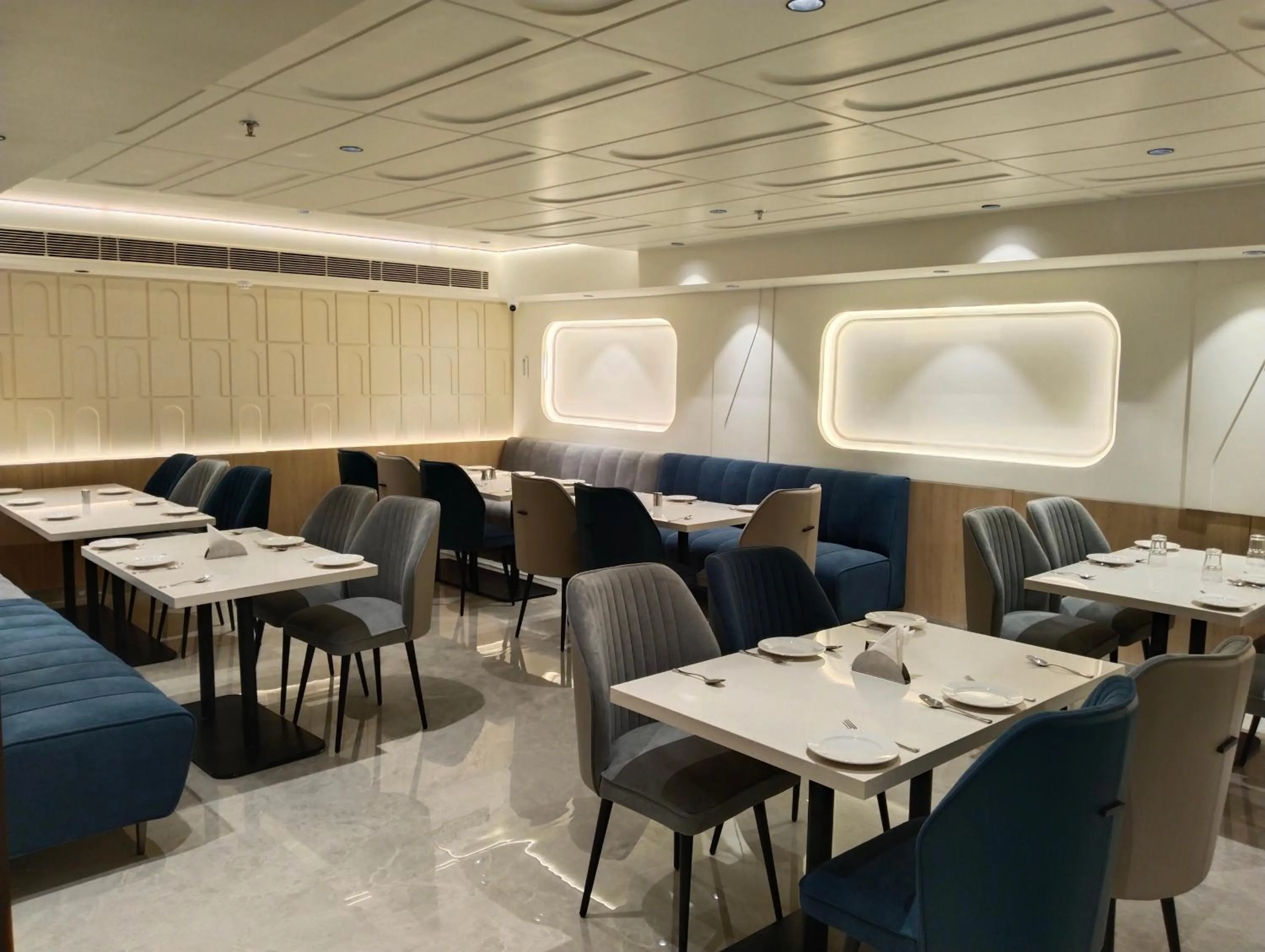 Restaurant/places to eat in Crystal Inn