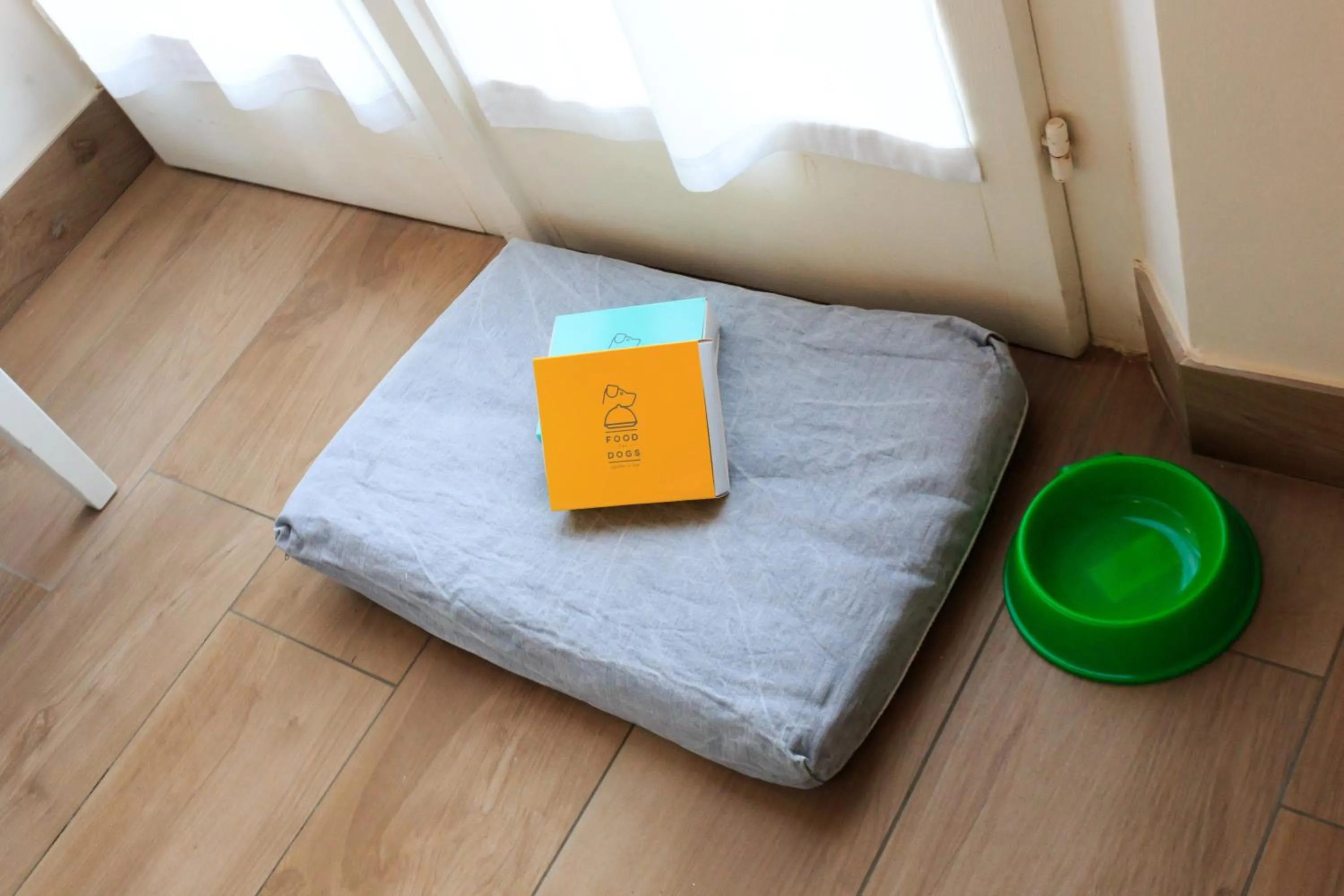 Animals, Bed in Mini Hotel