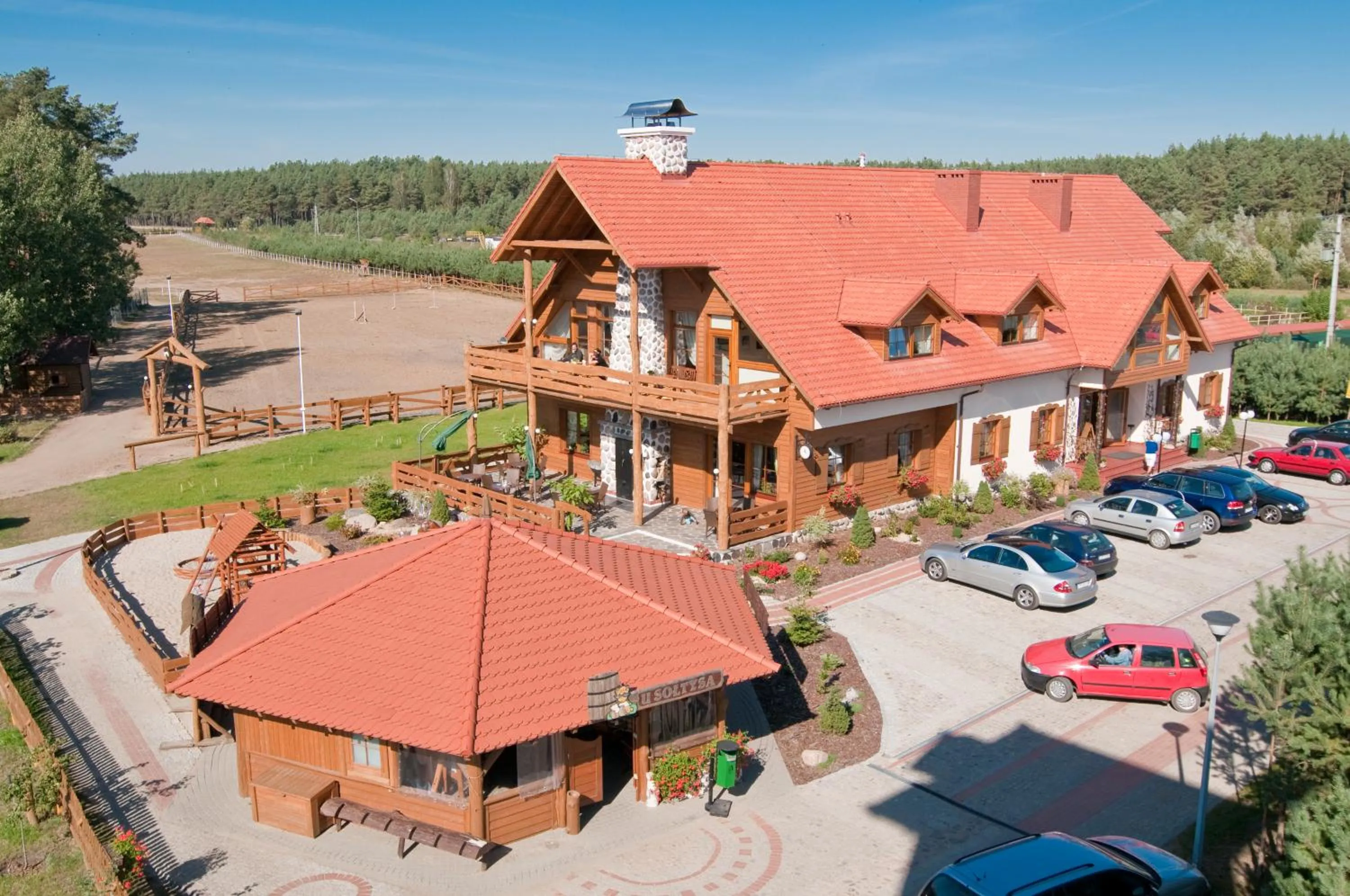 Facade/entrance in Hotel Osada Karbówko Wellness & SPA