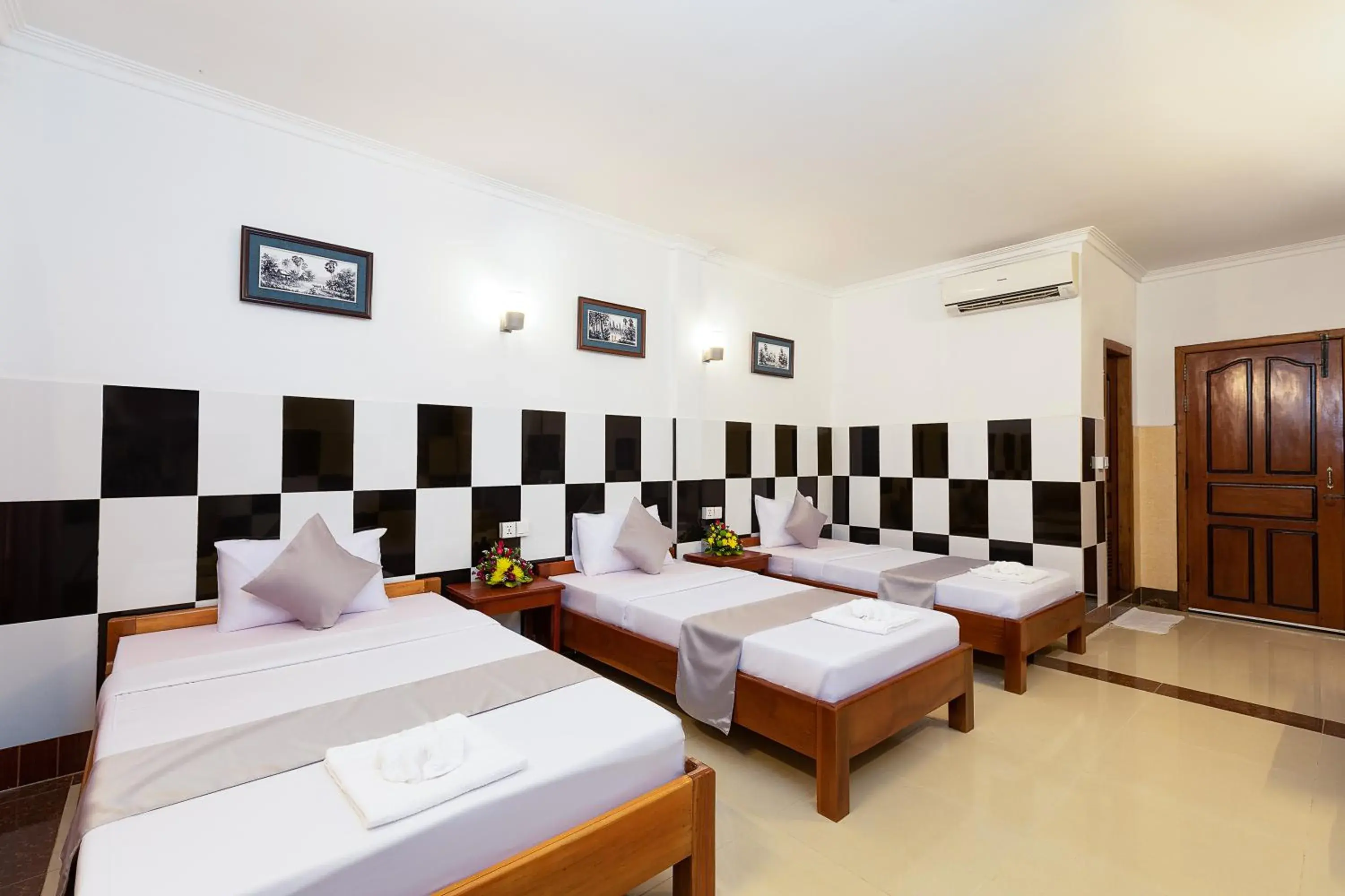 Triple Room with Balcony in Botoum Hostel Triple Room with Balcony in Botoum Hostel