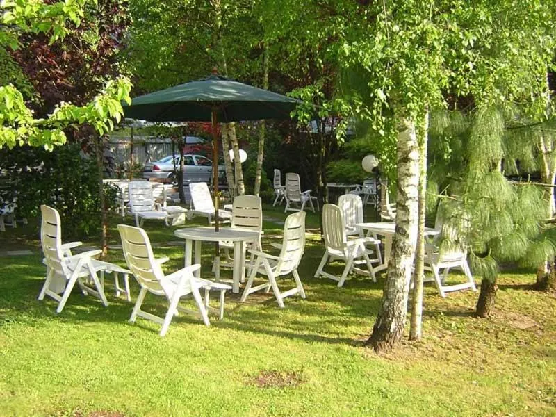 Patio in Albergo Miravalle-Tre Cime Views