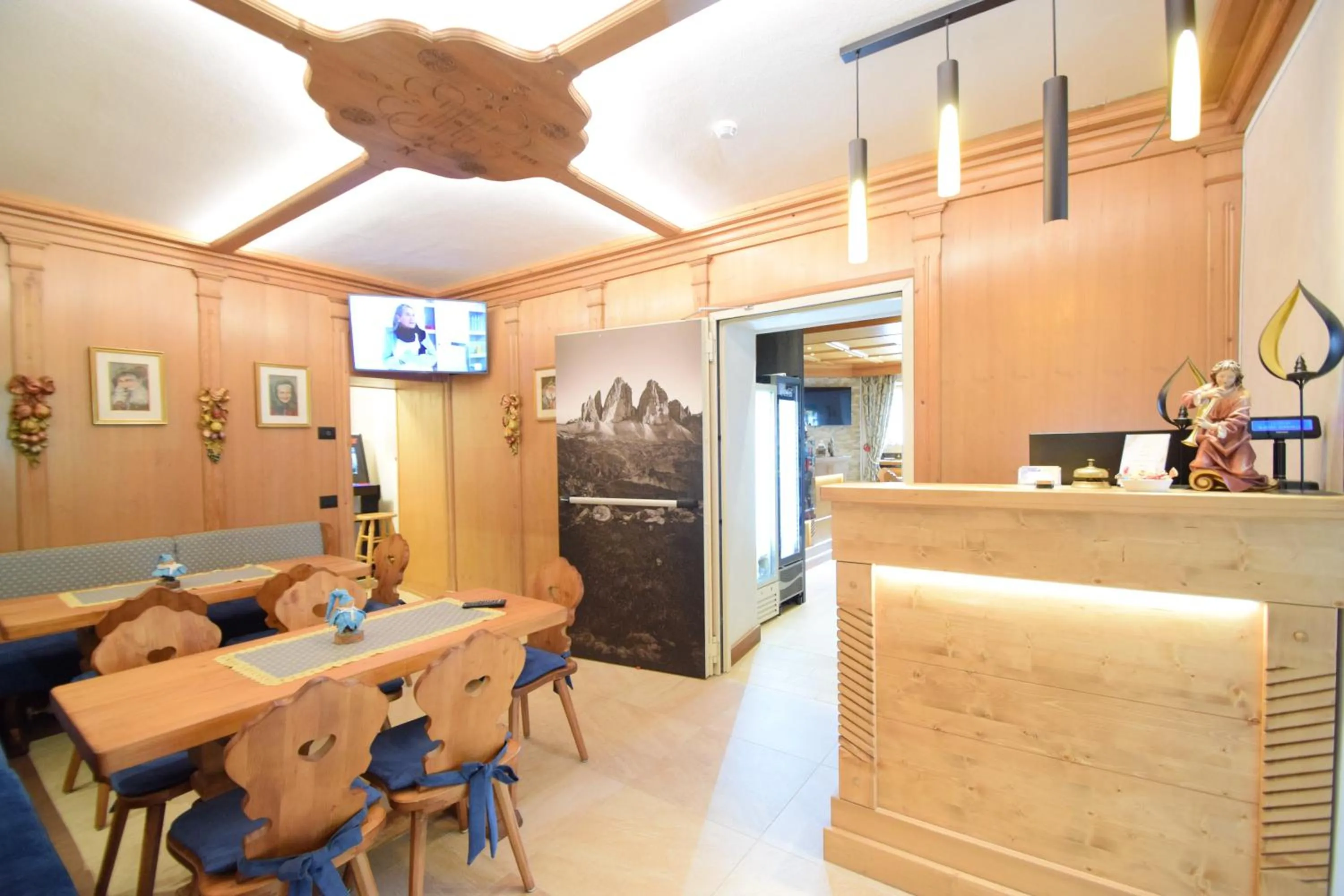 Lobby or reception in Albergo Miravalle-Tre Cime Views