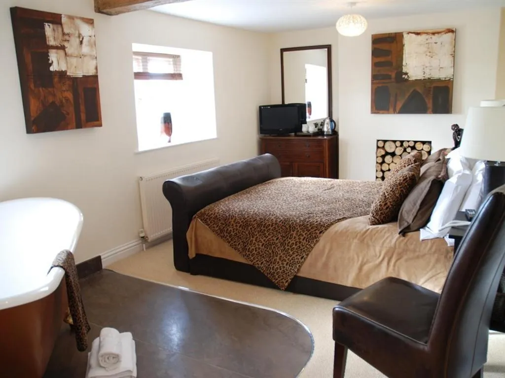 Other, Bed in The Holcombe