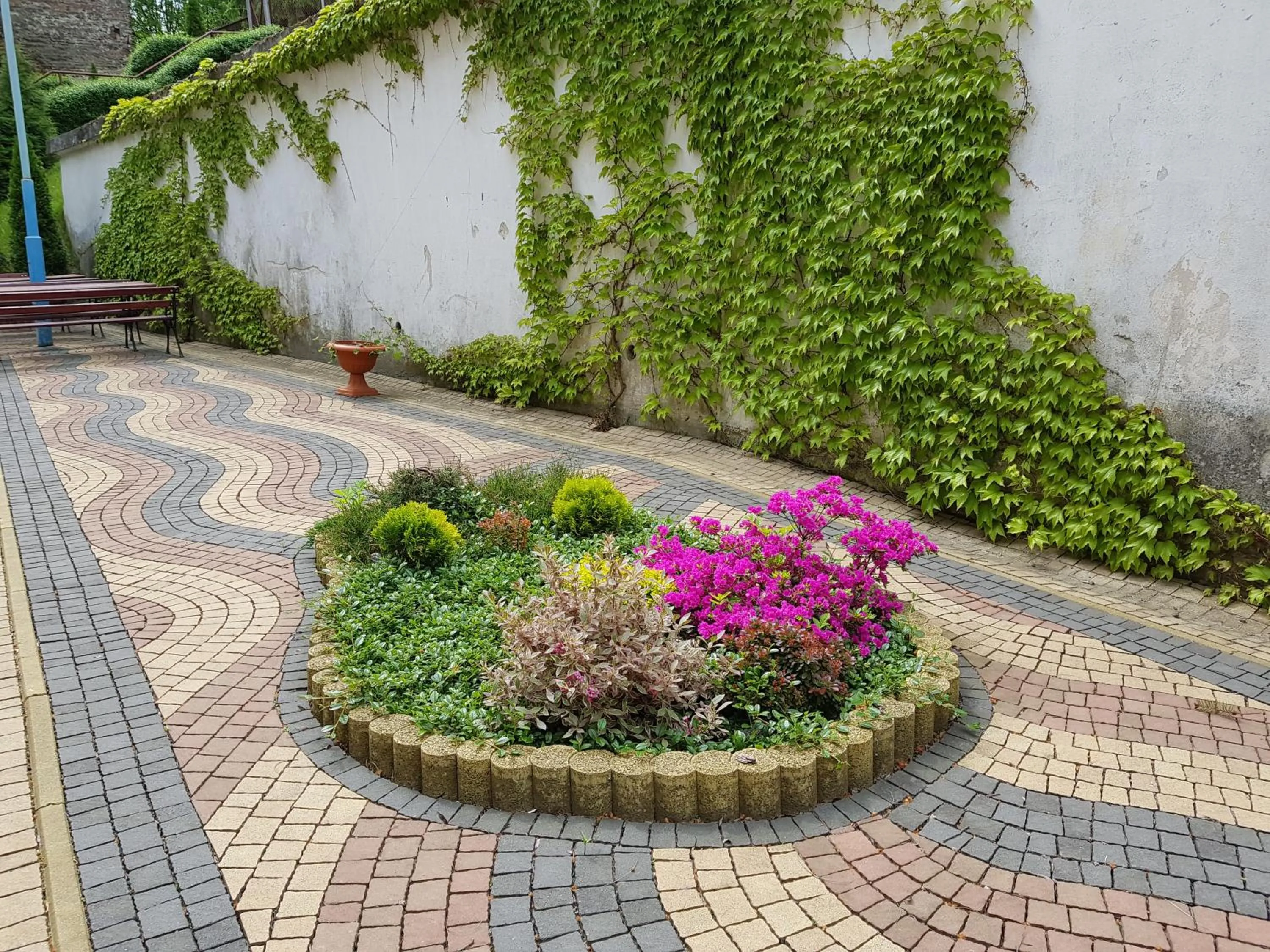 Garden in Schronisko Młodzieżowe PTSM Matecznik