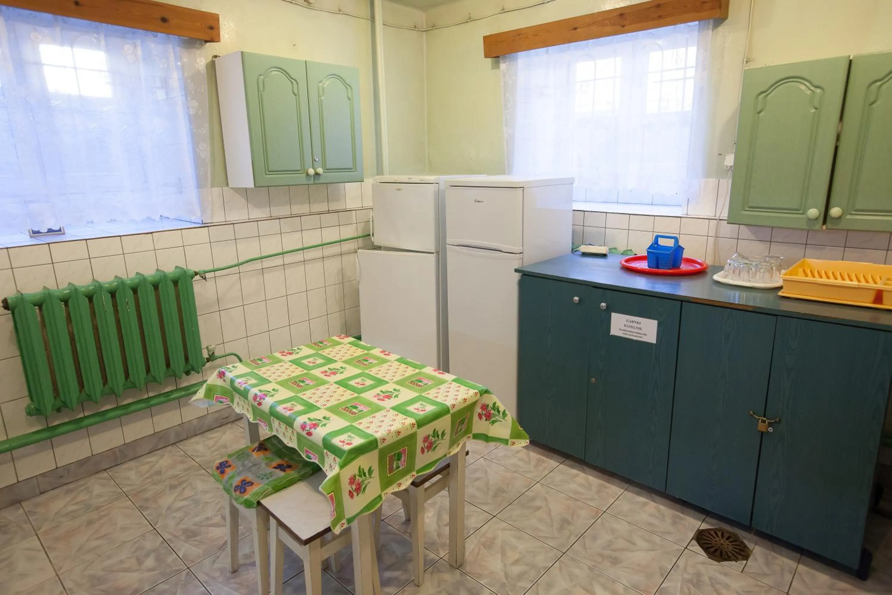 Communal kitchen in Schronisko Młodzieżowe PTSM Matecznik