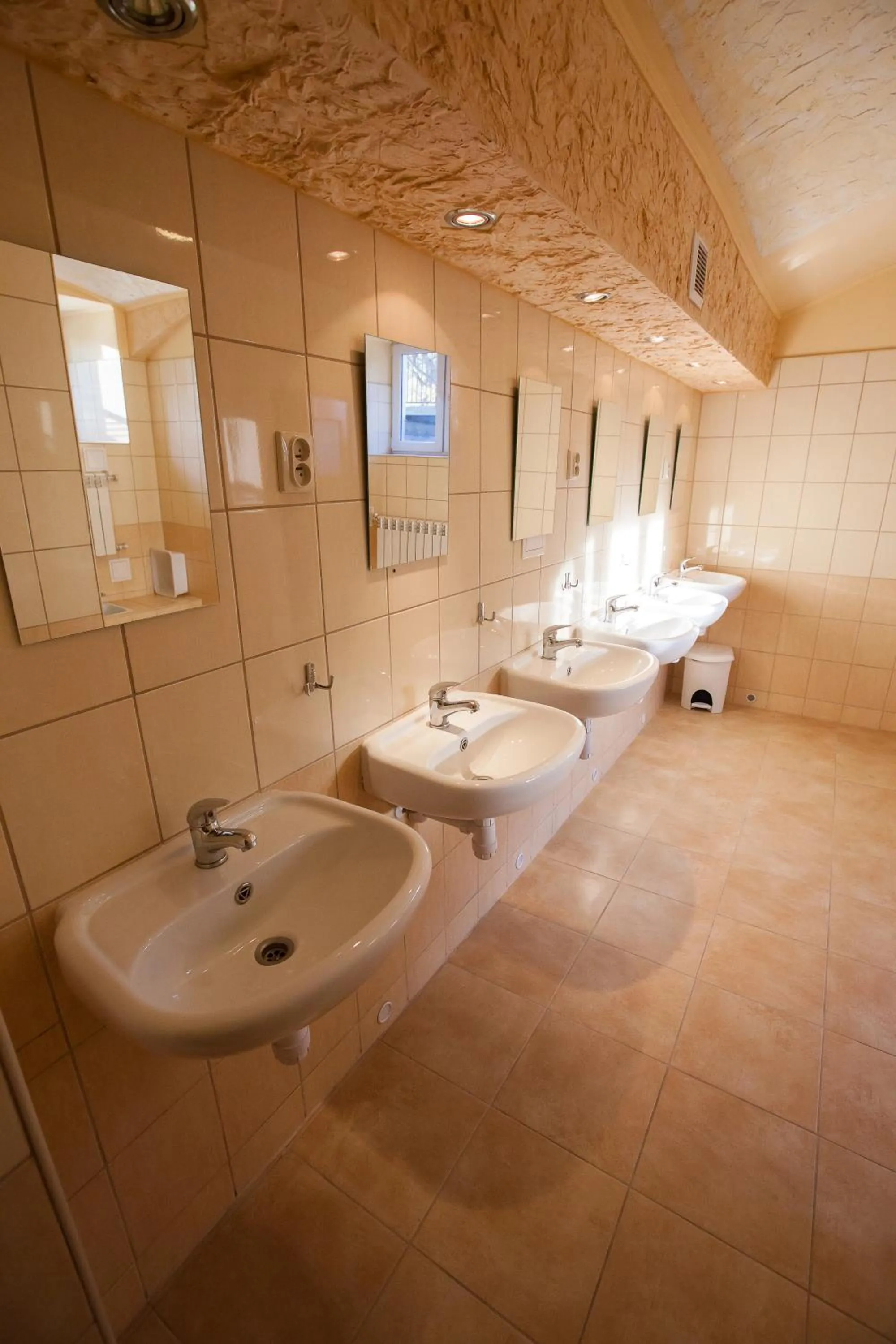 Schronisko Młodzieżowe PTSM Matecznik