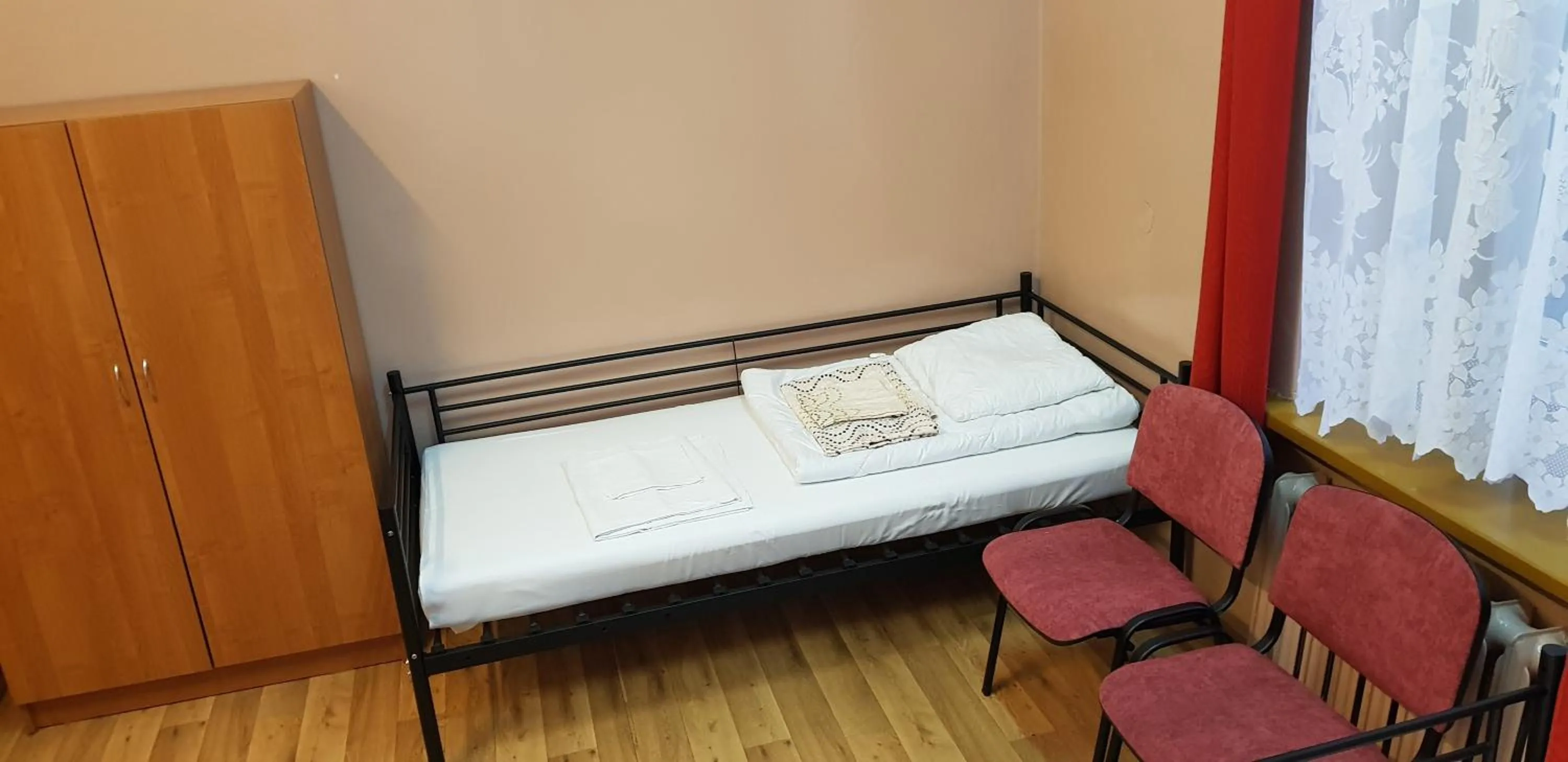 Bed in Schronisko Młodzieżowe PTSM Matecznik