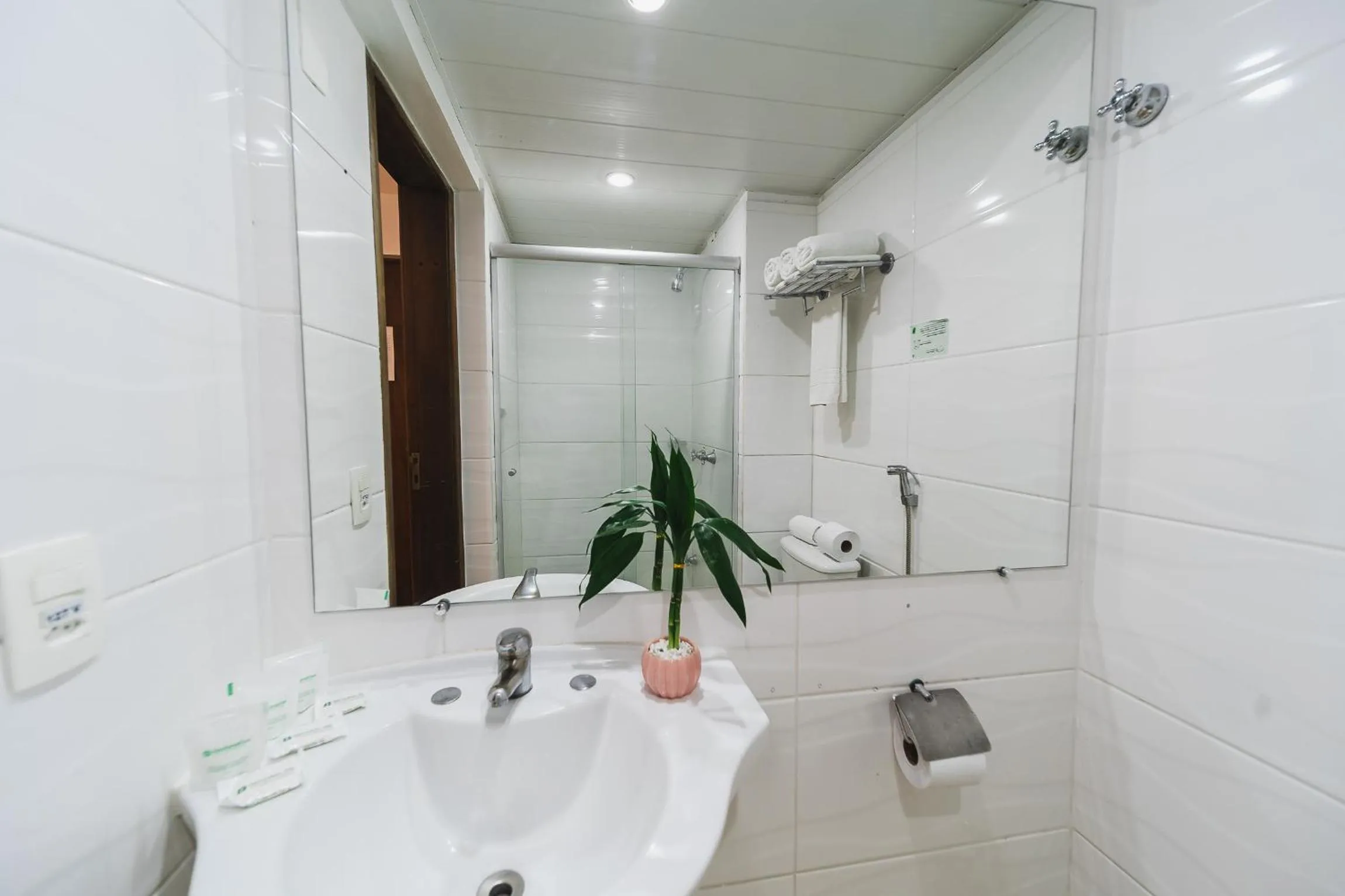 Bathroom in Hotel Nacional Inn Curitiba Estação Shopping