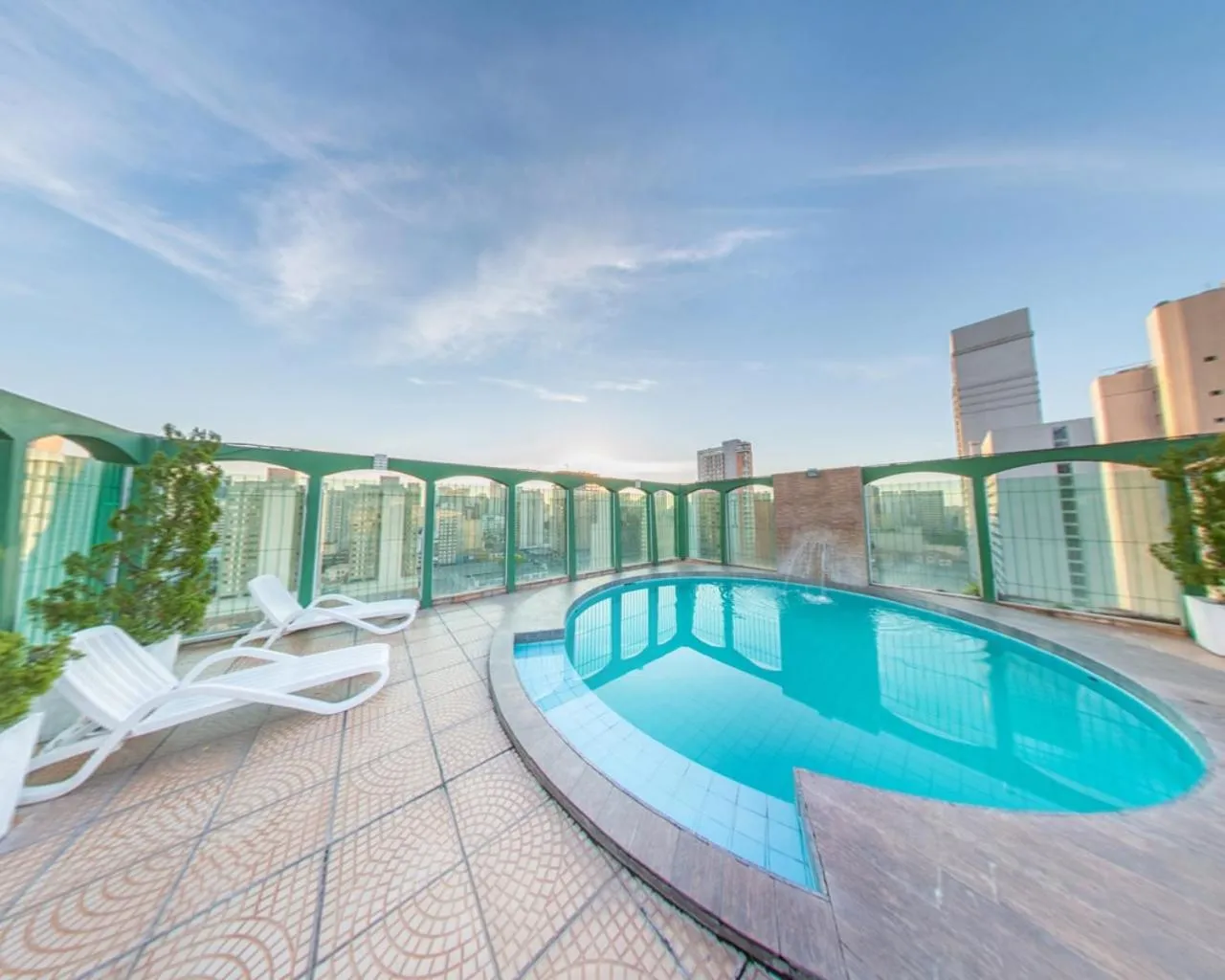 Swimming pool in Hotel Nacional Inn Curitiba Estação Shopping