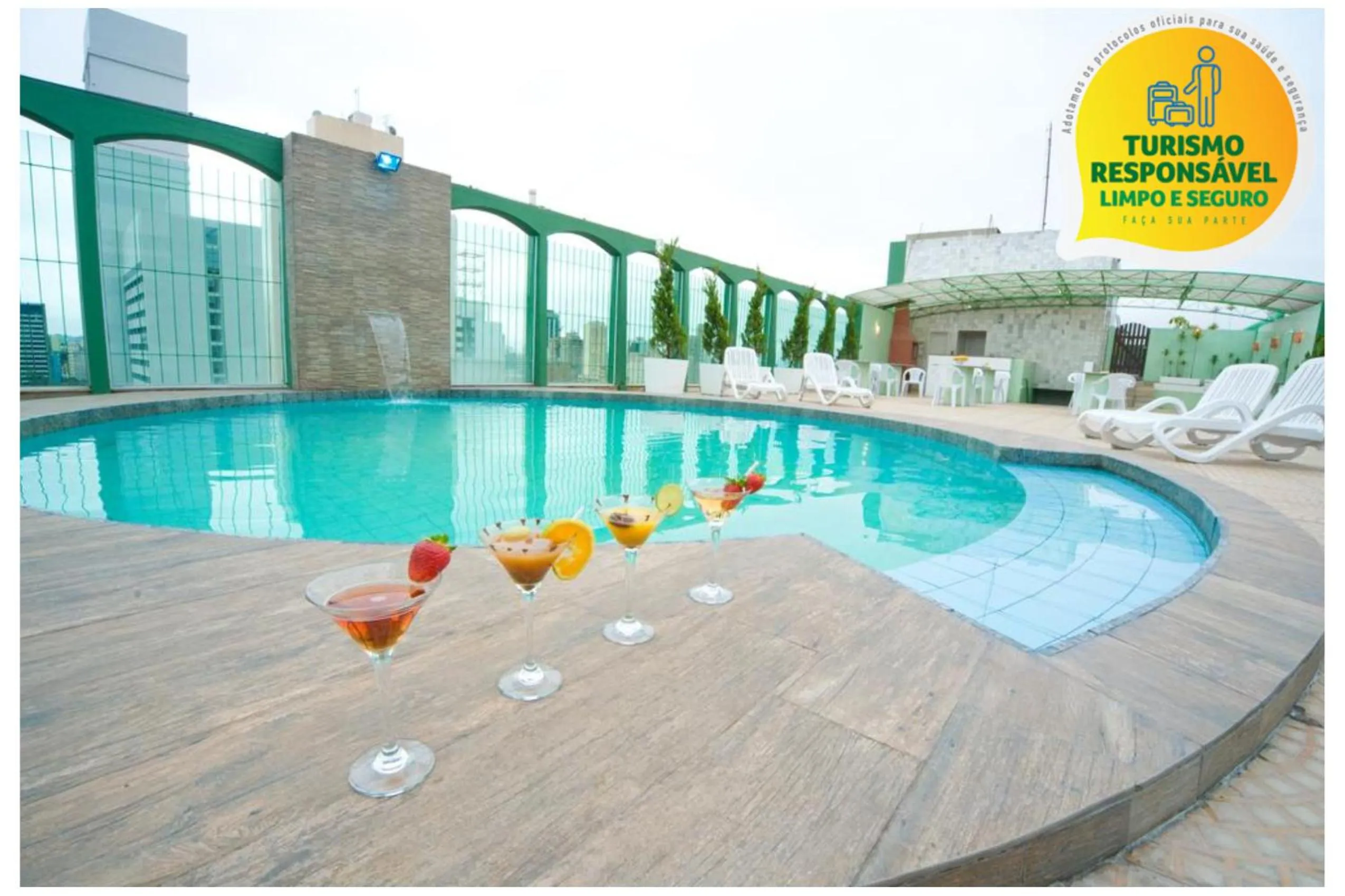 Swimming pool in Hotel Nacional Inn Curitiba Estação Shopping