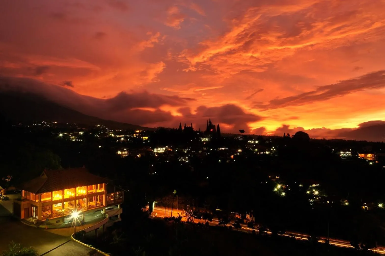 Restaurant/places to eat in The Grand Hill Resort-Hotel