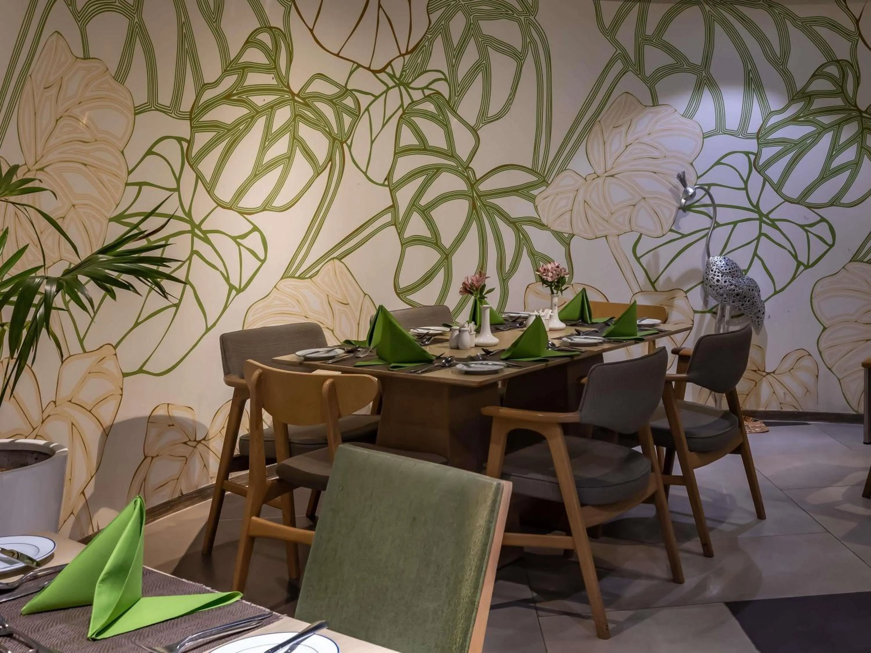 Restaurant/places to eat in Mercure Nairobi Upper Hill