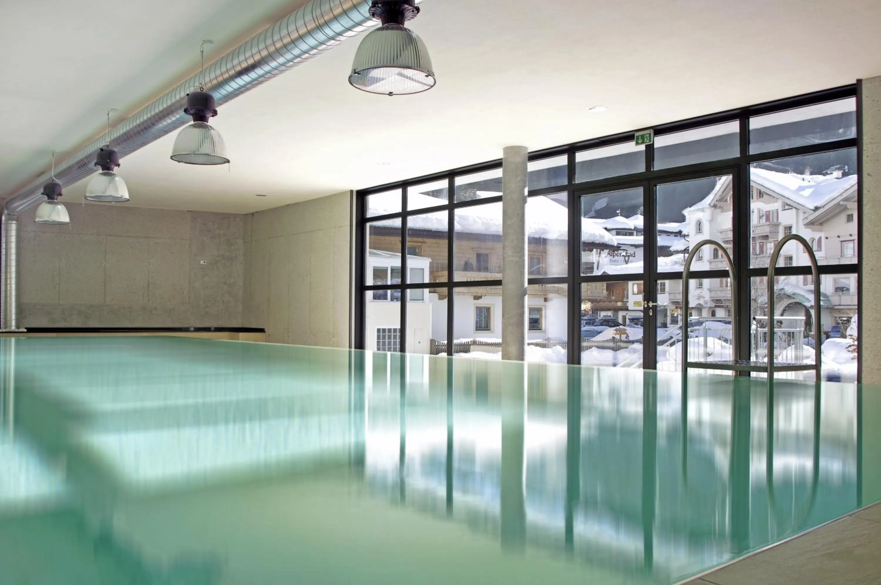 Swimming pool in Hotel Edelweiss